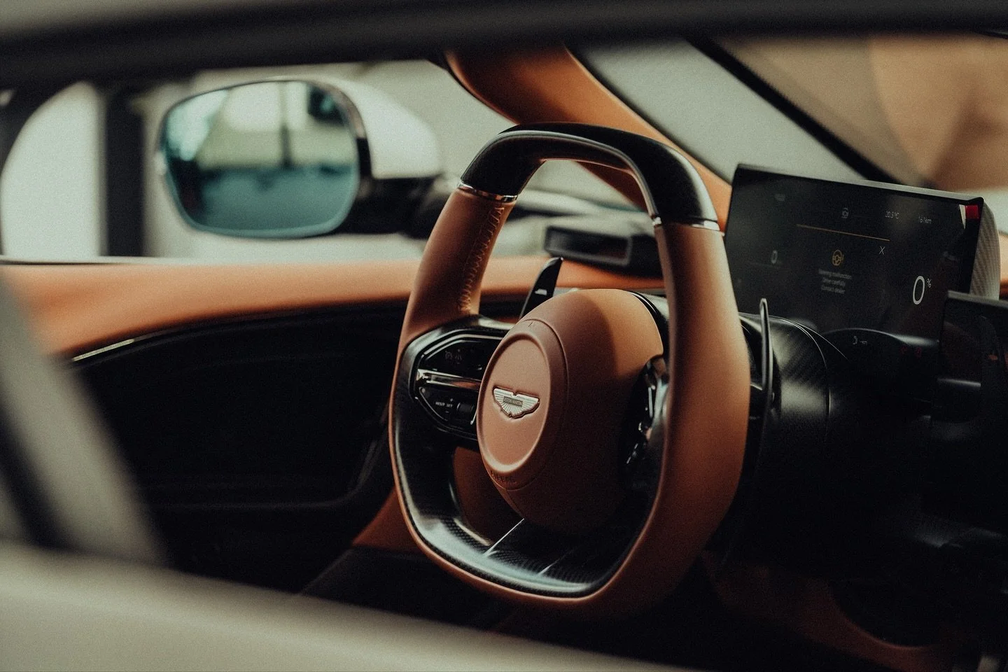 Pure. Class. 🤌🏼

@astonmartin 
@salonpriveuk 
@prestigeandperformancecarclub 

#supercardaily #hypercars #supercar_lifestyle #carphotography #luxurylifestyle #luxurycarlife #salonpriv&eacute; #carphotographersclub