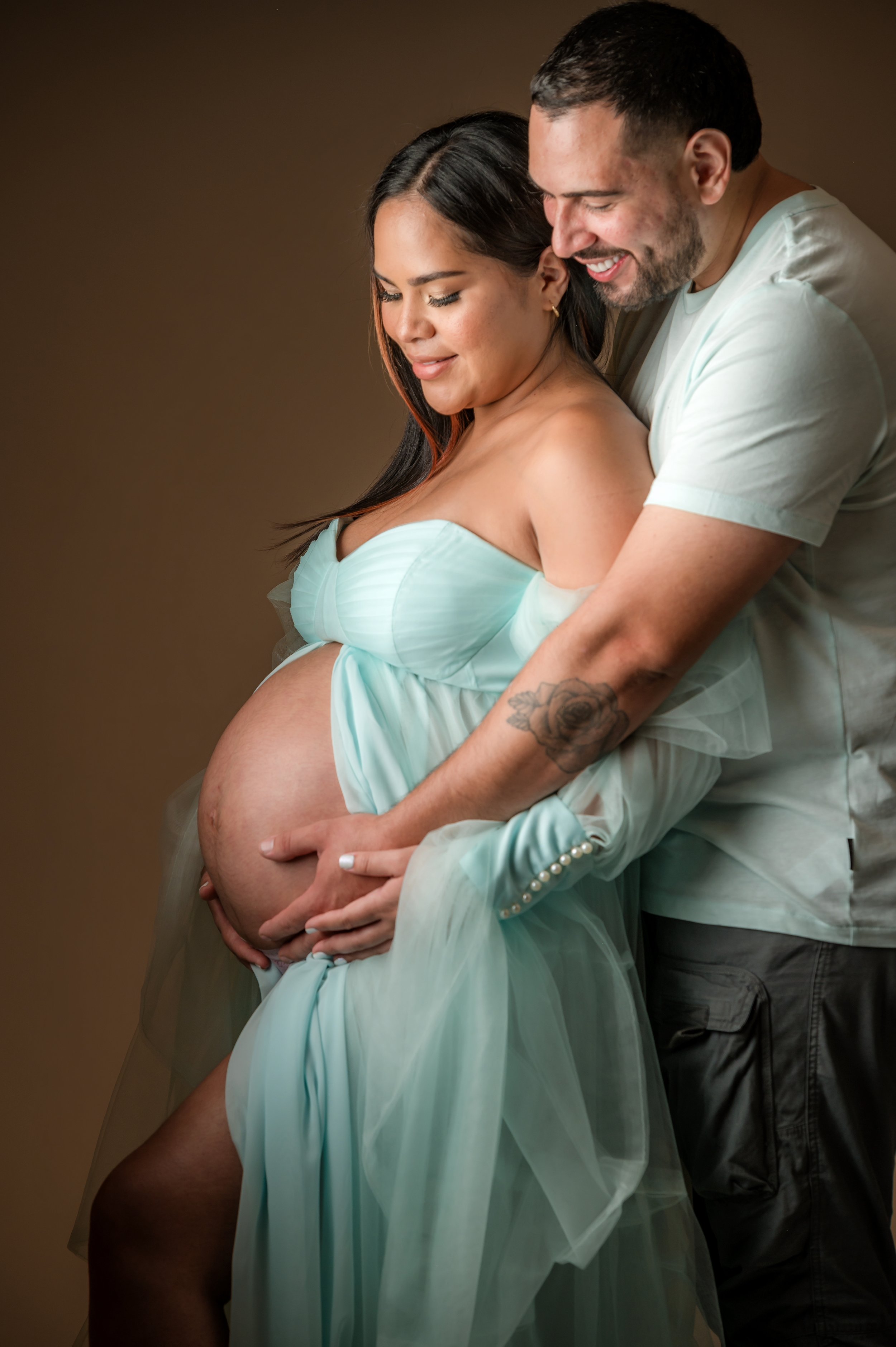 maternity photo husband wife in blue