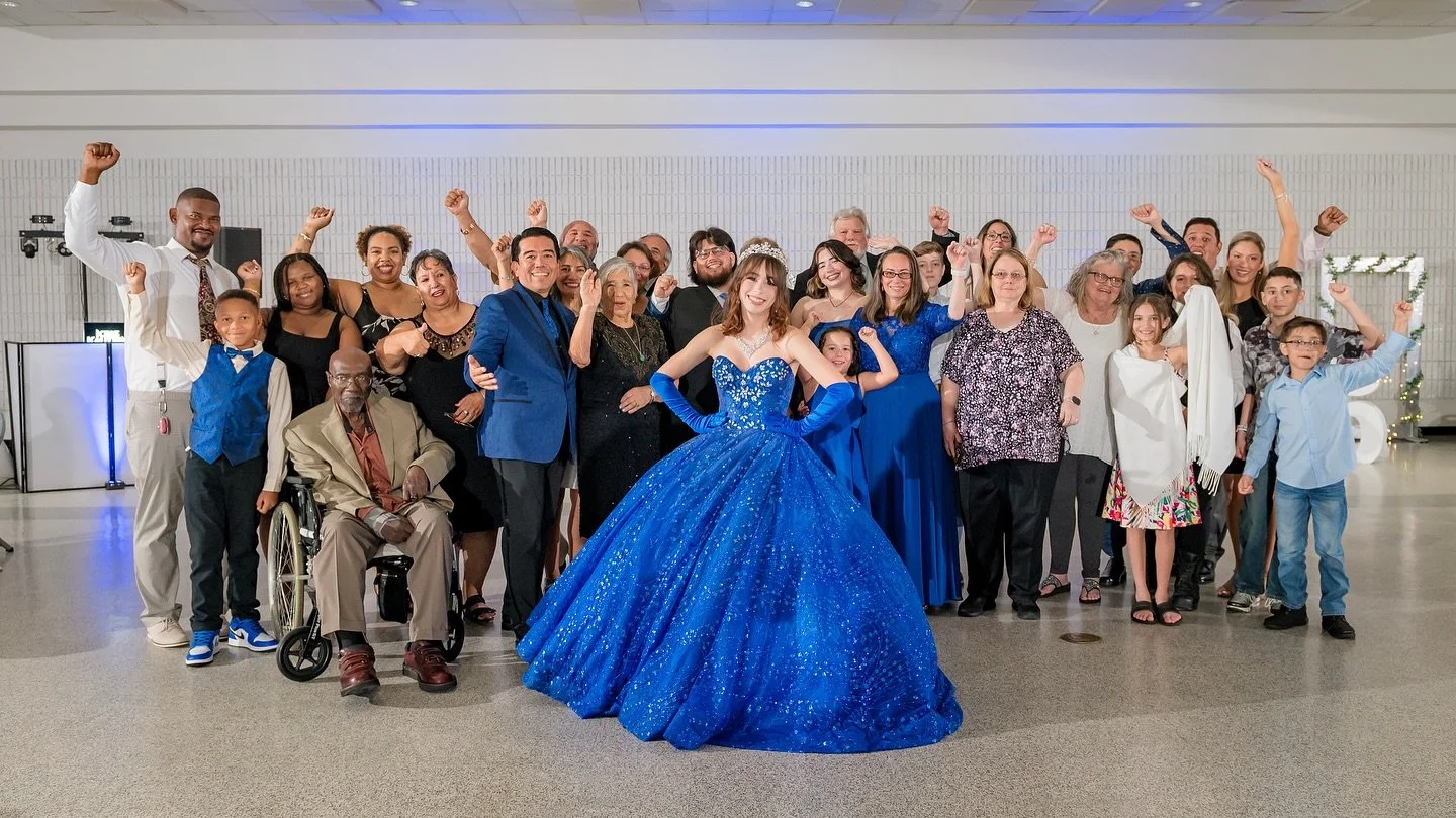 Isabella&rsquo;s XV 🦋💎💙 
This quince was a blue dream, everything beautiful and royal just like her. Thank you so much to Isabella and her family for allowing us to photograph this beautiful day and our studio session before the event. It was our 