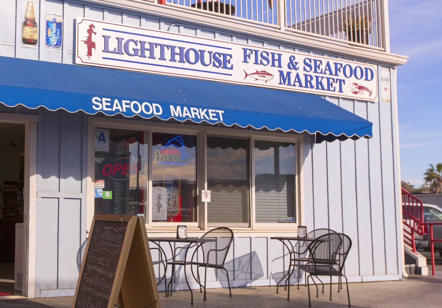 LightHouse Oyster Bar & Grill
