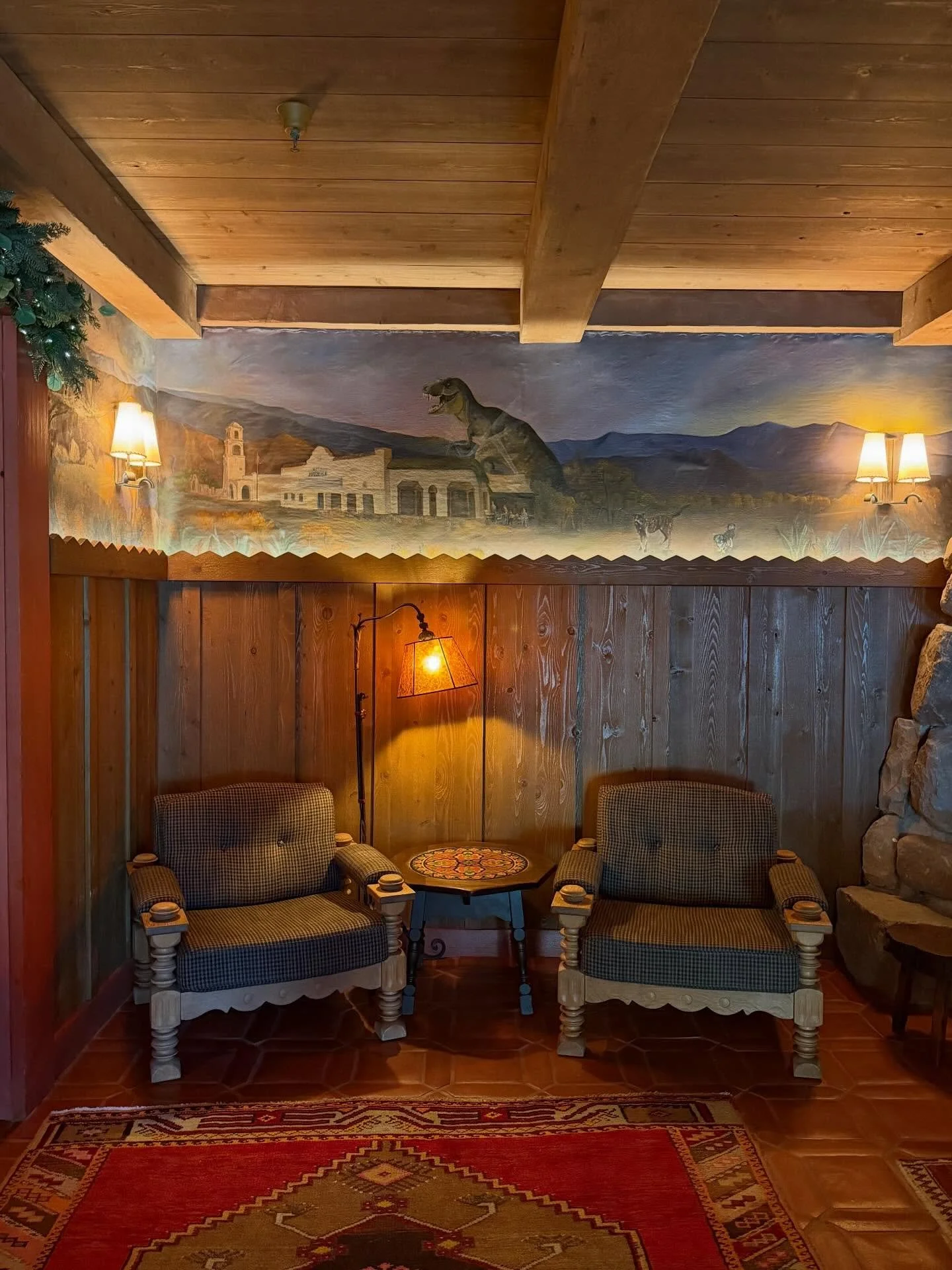 Will never get over how amazing our stay at @theroblar was. The hotel, which is over 100 years old, was carefully restored and designed by @studioshamshiri to make it the most perfect blend of Spanish revival and early Californian architecture. Each 