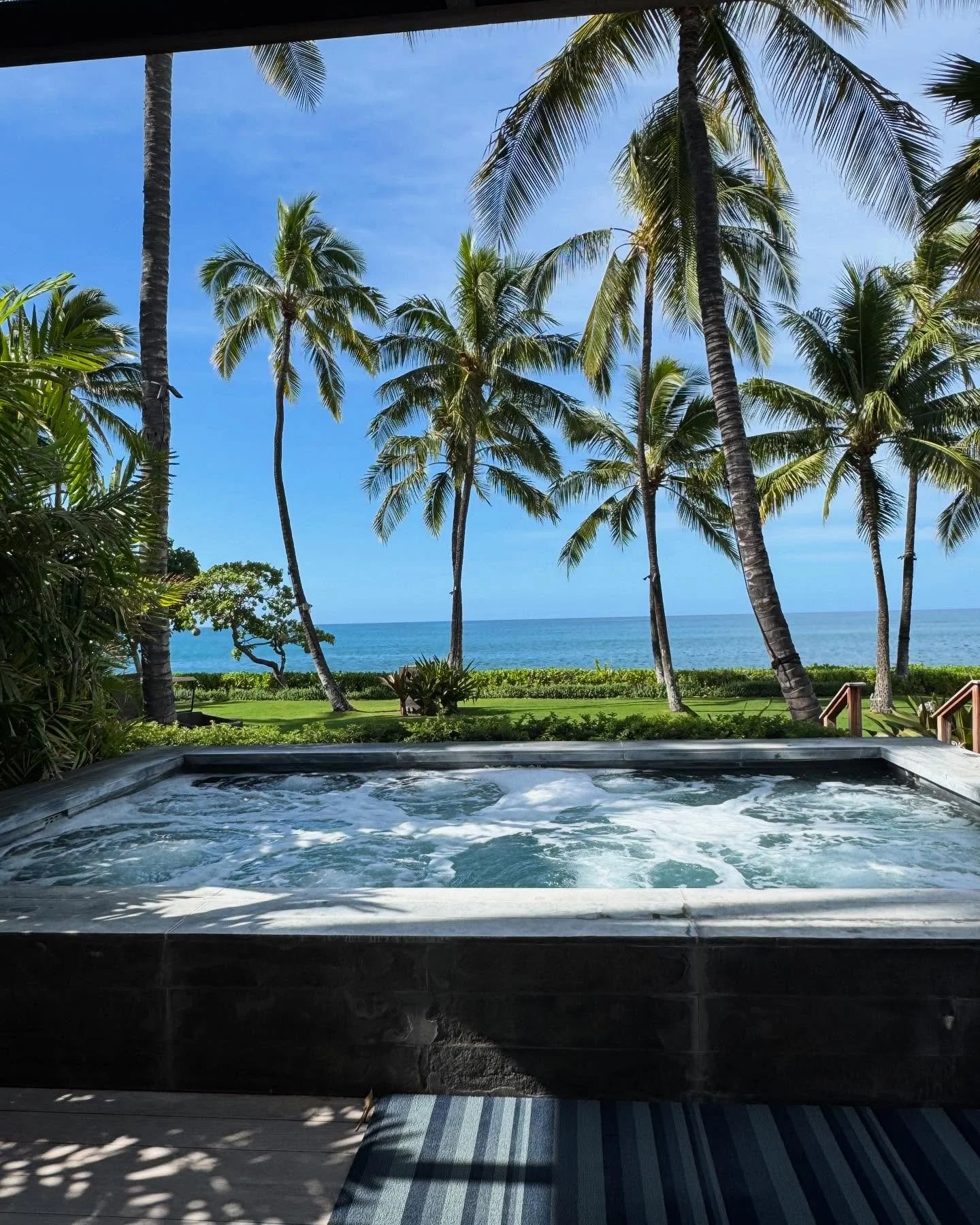 I went to Hawaii on a personal vacation and was so happy to finally do a proper visit of the amazing Four Seasons Ko Olina. Located on the western side of O&rsquo;ahu, it is the kind of &ldquo;if you know you know&rdquo; resort, perfect for families,