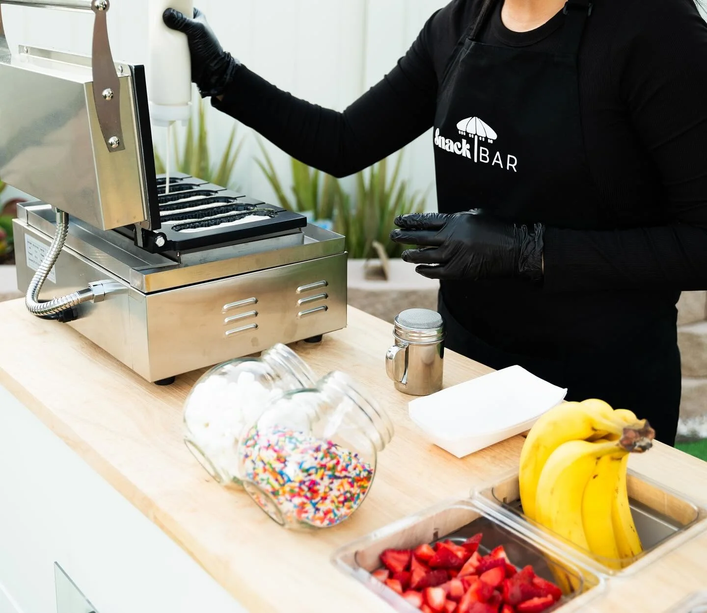 &bull; Waffles on a stick 🧇 starting at $599
Try this fun warm unique snack for your next event 😋

DM us SNACKBAR to claim $100 off any service 💰👌🏽

#SnackBarSanDiego #SnackBarOC 
#SnackBarCondadoDeOrange #SnackBarInlandEmpire #EventosIE #Cateri