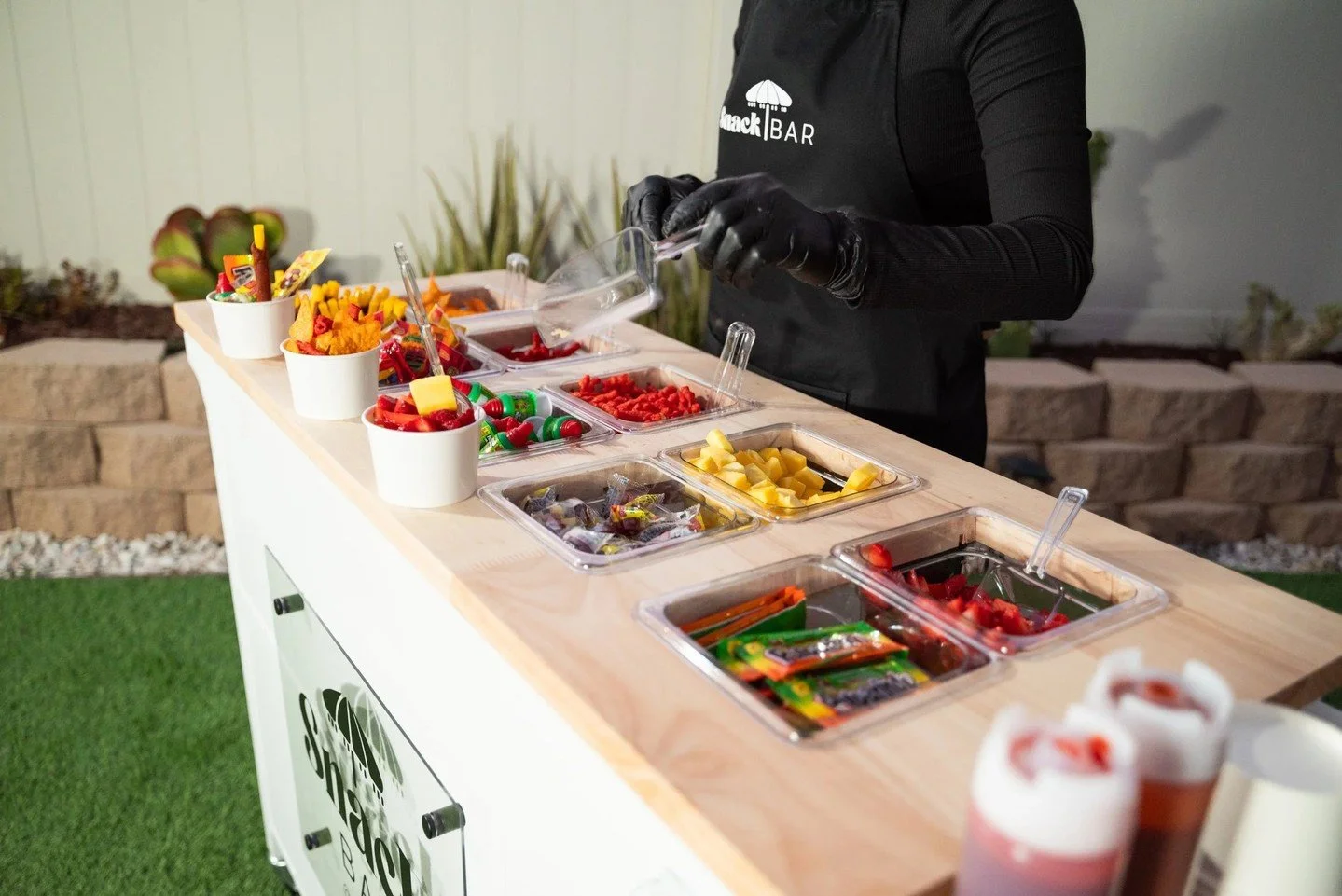 Meet the hands behind every crunchy, colorful bite! From prepping fresh fruit to mixing up our signature sauces, we put extra care into every detail so your event feels special.

Book your date or DM us to see Snack Bar IE in action at your next cele