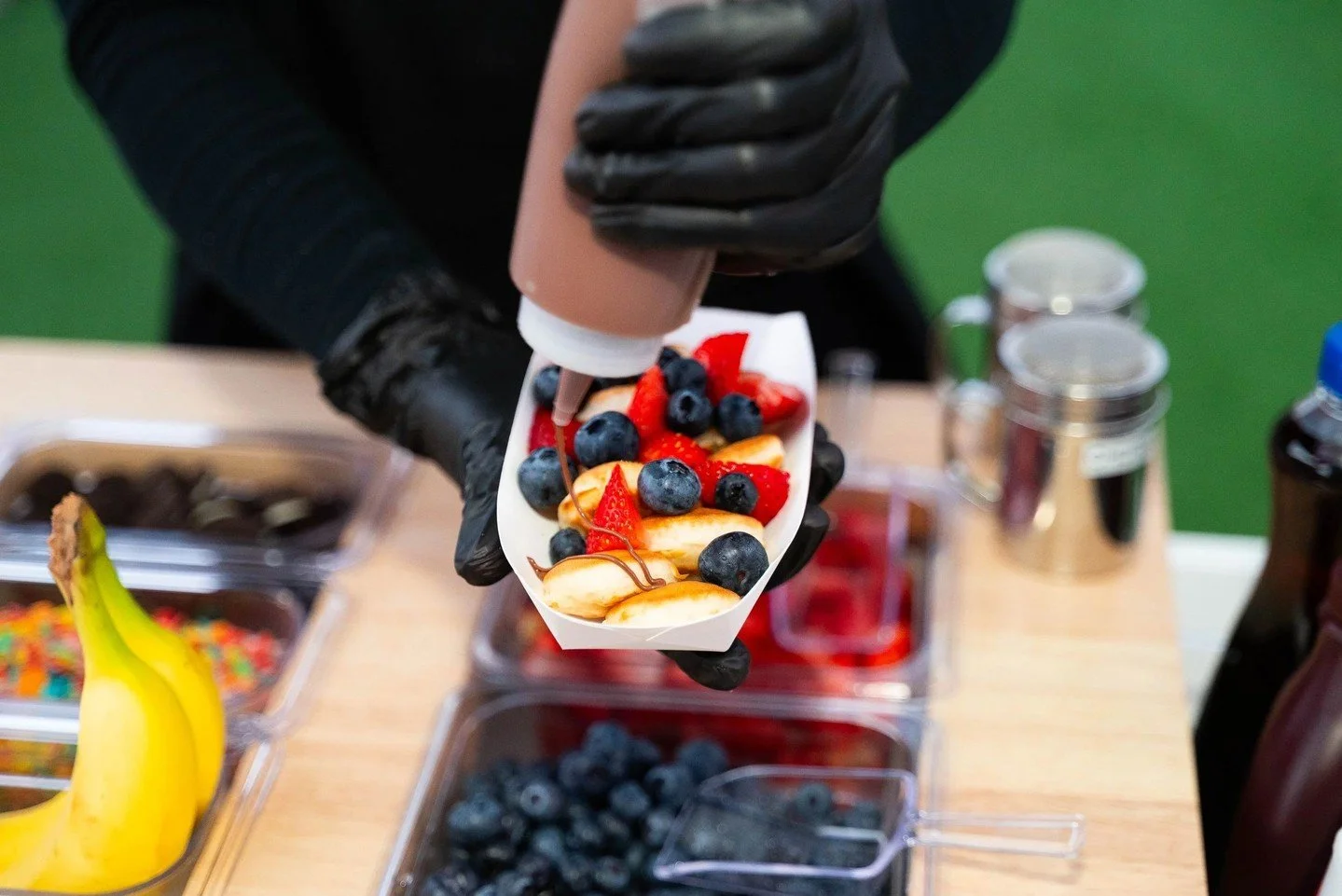 Turn mini pancakes into party magic!✨

Want your snack bar to wow every guest? Try layering fresh berries and a chocolate drizzle for an Insta-worthy treat. Perfect for birthdays, weddings, or office celebrations.

Ready to style your own event? DM u