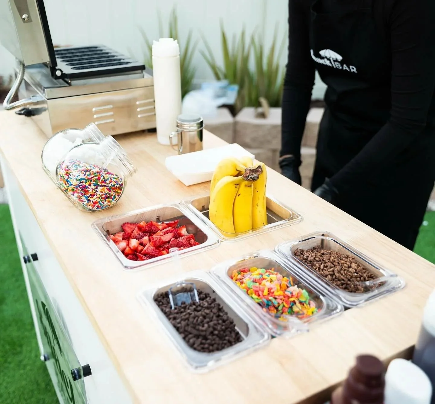 Ready to style your dream snack bar? See how sprinkles, fresh fruit, and toppings turn any event into a celebration. Want expert tips for your next party? DM us to start planning! 🎉✨
