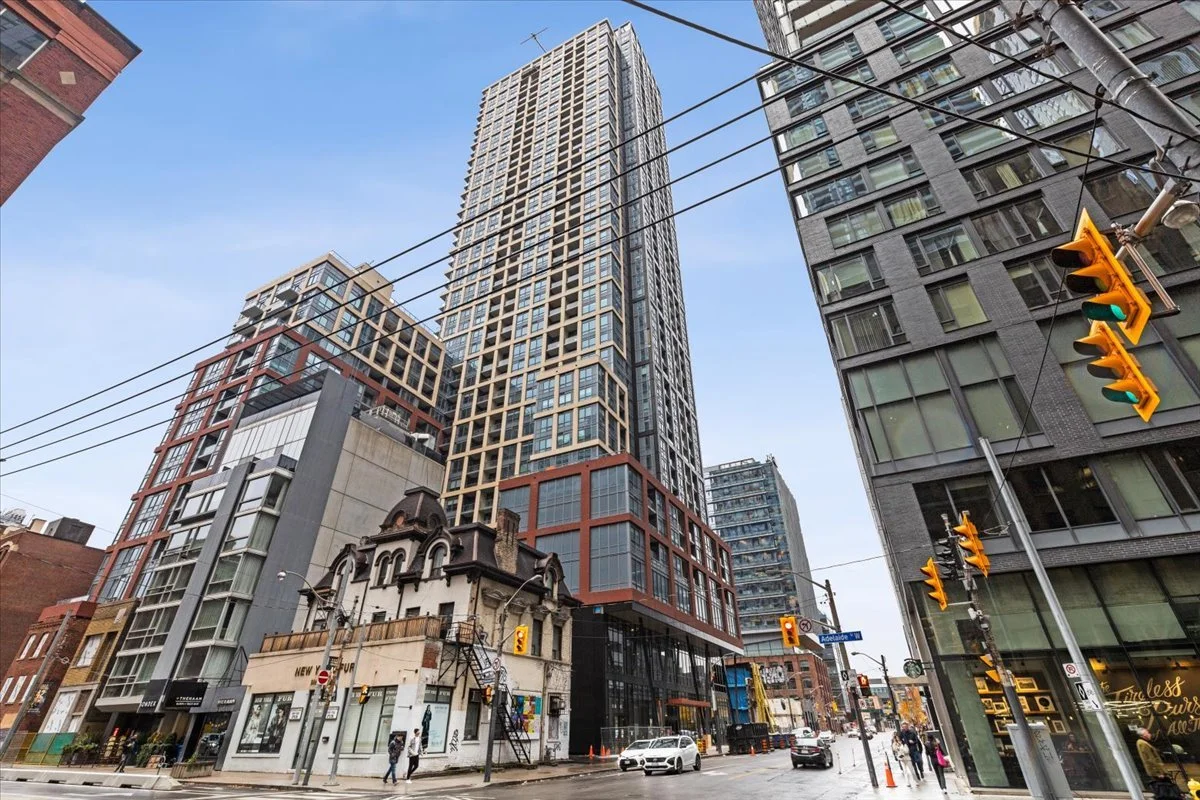 For Rent.
1625-108 Peter Street | Toronto
MLS Number: C12440332
Modern one-bedroom plus den condo is ideal for those seeking style, convenience, and flexibility. The den can easily transform into a second bedroom, offering the space you need to adap