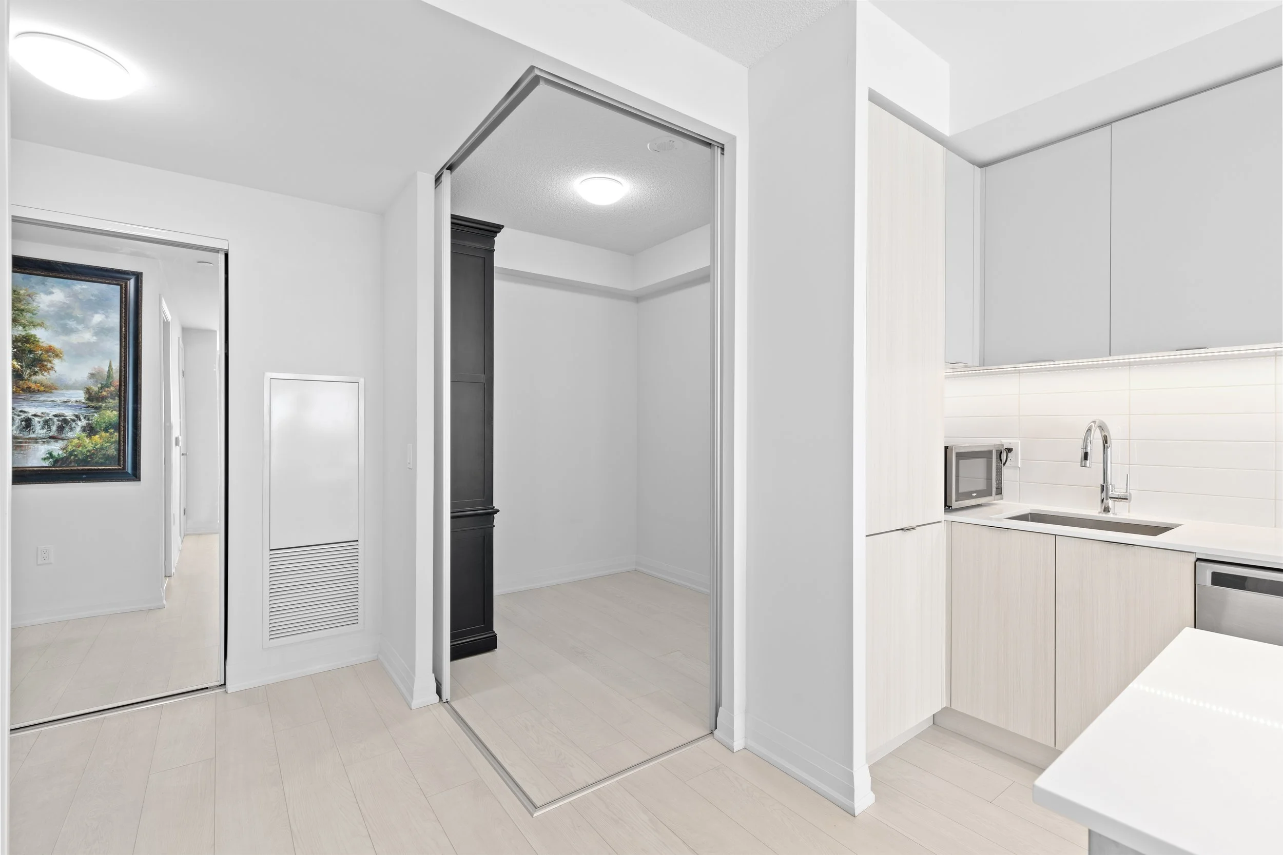 10-Kitchen to Den.jpg