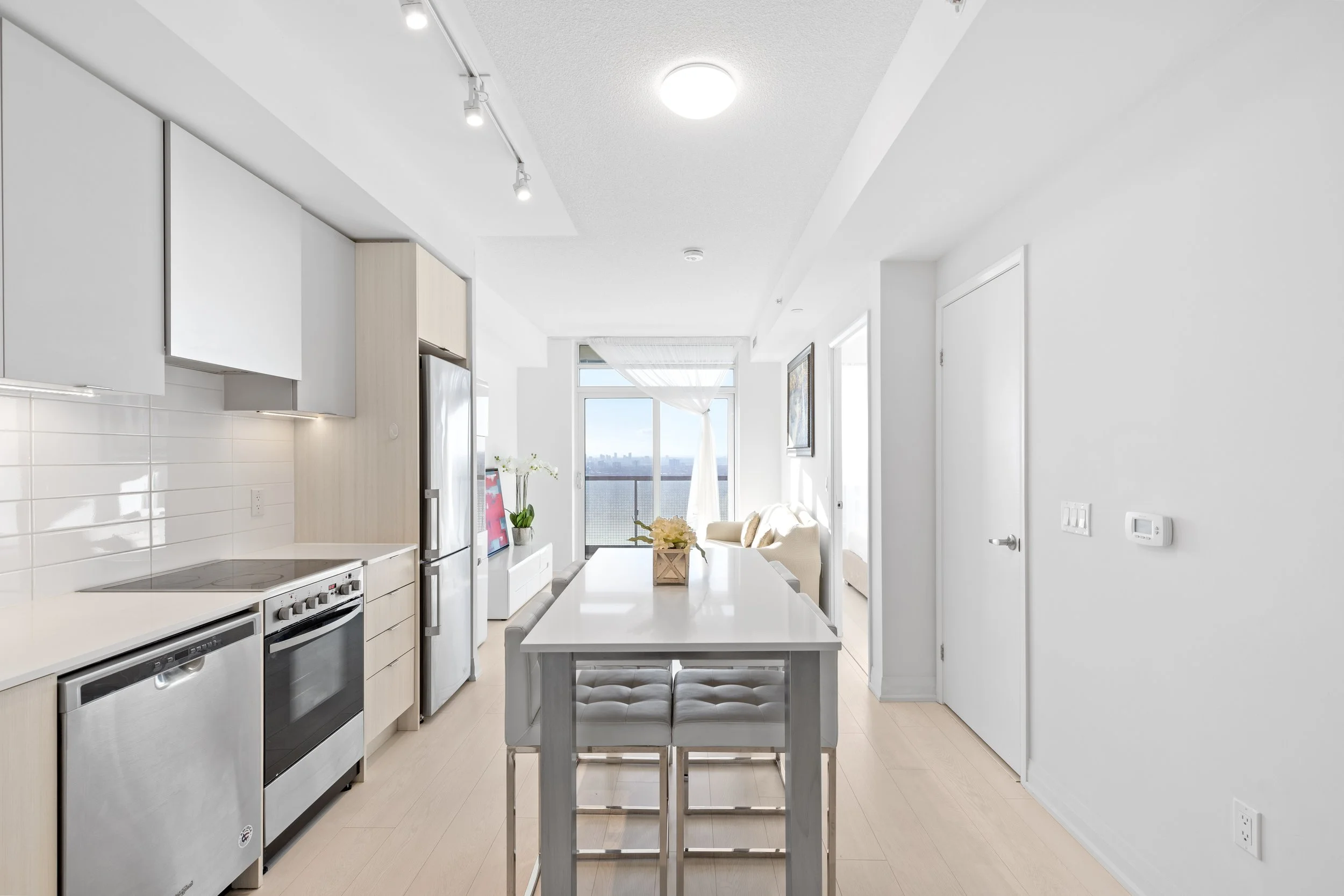 03-Foyer to Kitchen+.jpg