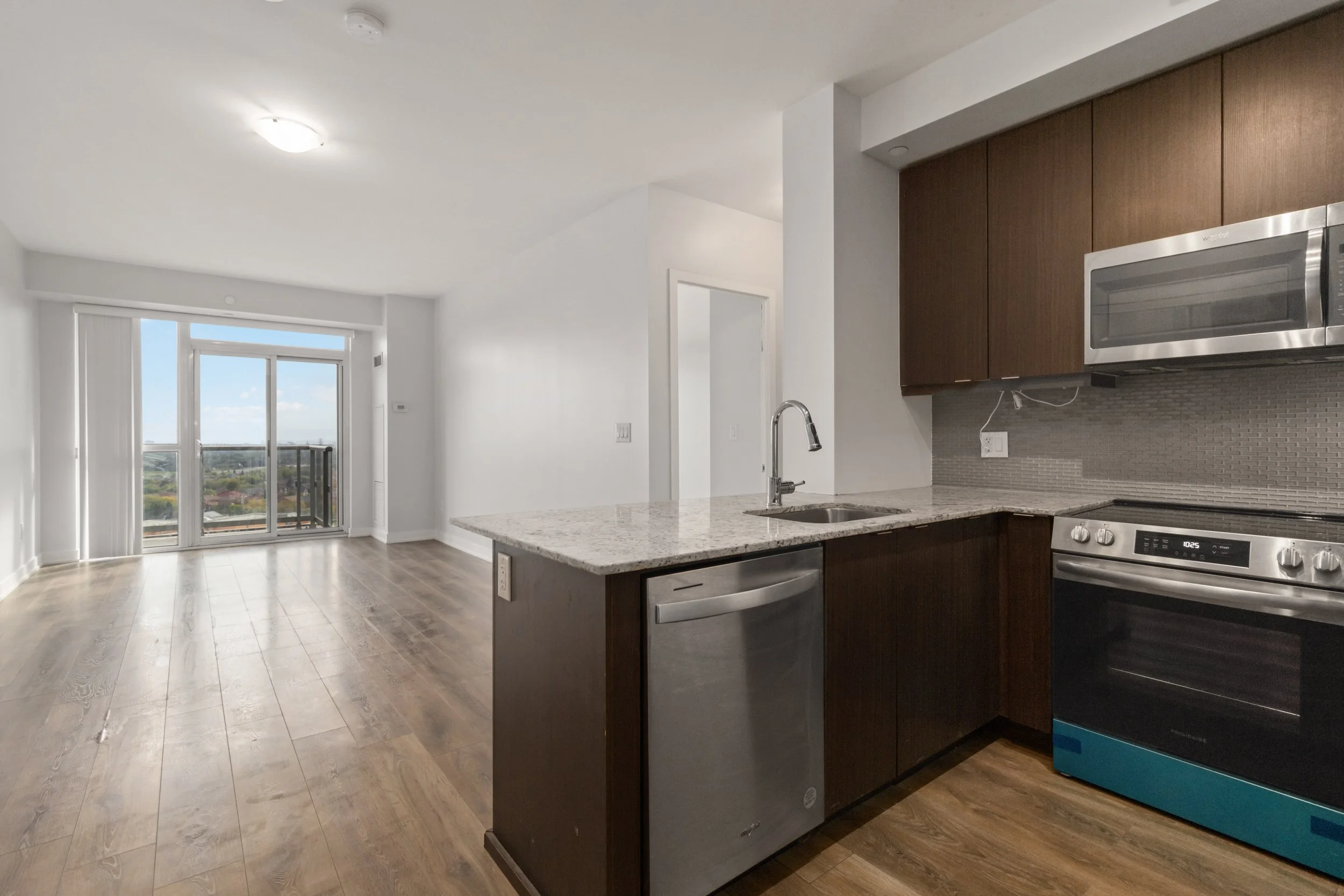 1606-4633 Glen Erin Drive