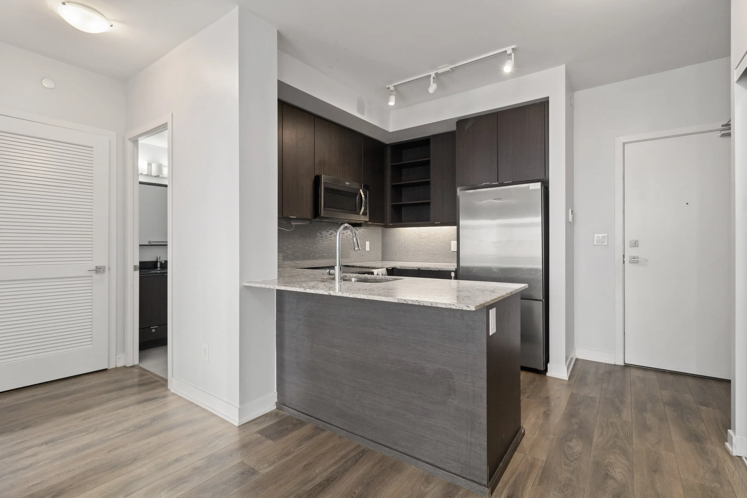 1606-4633 Glen Erin Drive