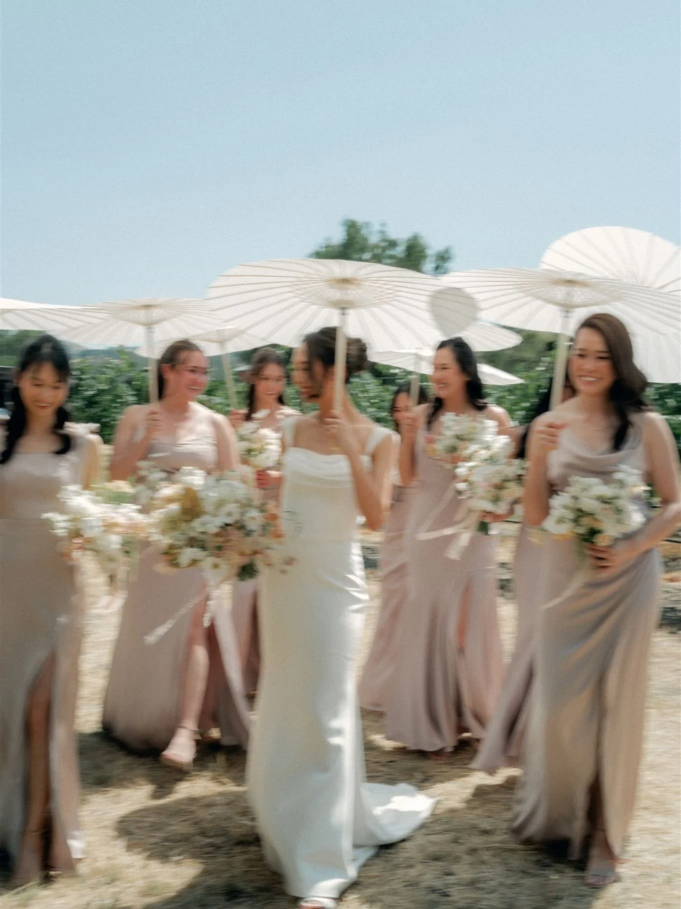 reminiscing a fave july wedding for phoebe &amp; jeremy. the perfect modern romantic look i love love love. 

Photography: @helenawongphotography 
Videography: @interstellar.films 
Venue: @palmeventcenter 
Hair &amp; Makeup: @gracelinmakeup 
Dress: @