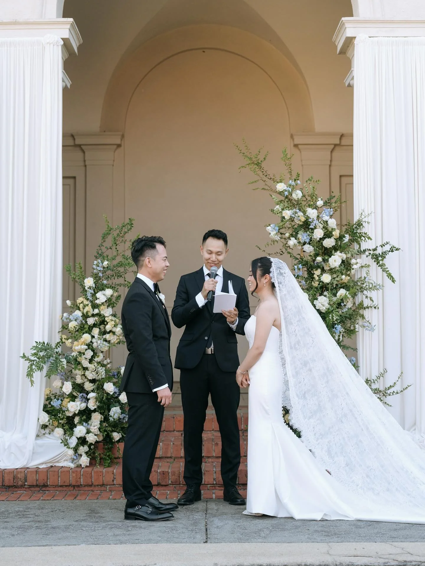 classic &amp; beautiful 🤍🤍🤍

coordinator @nataliechoievents 
photographer @michellenguyen.photo 
venue @montalvospecialevents 
video @moonstruck_films 
florist @gracefulgarlandco
rentals @trendeventcollections 
beverages @lepapillonsj 
live painti
