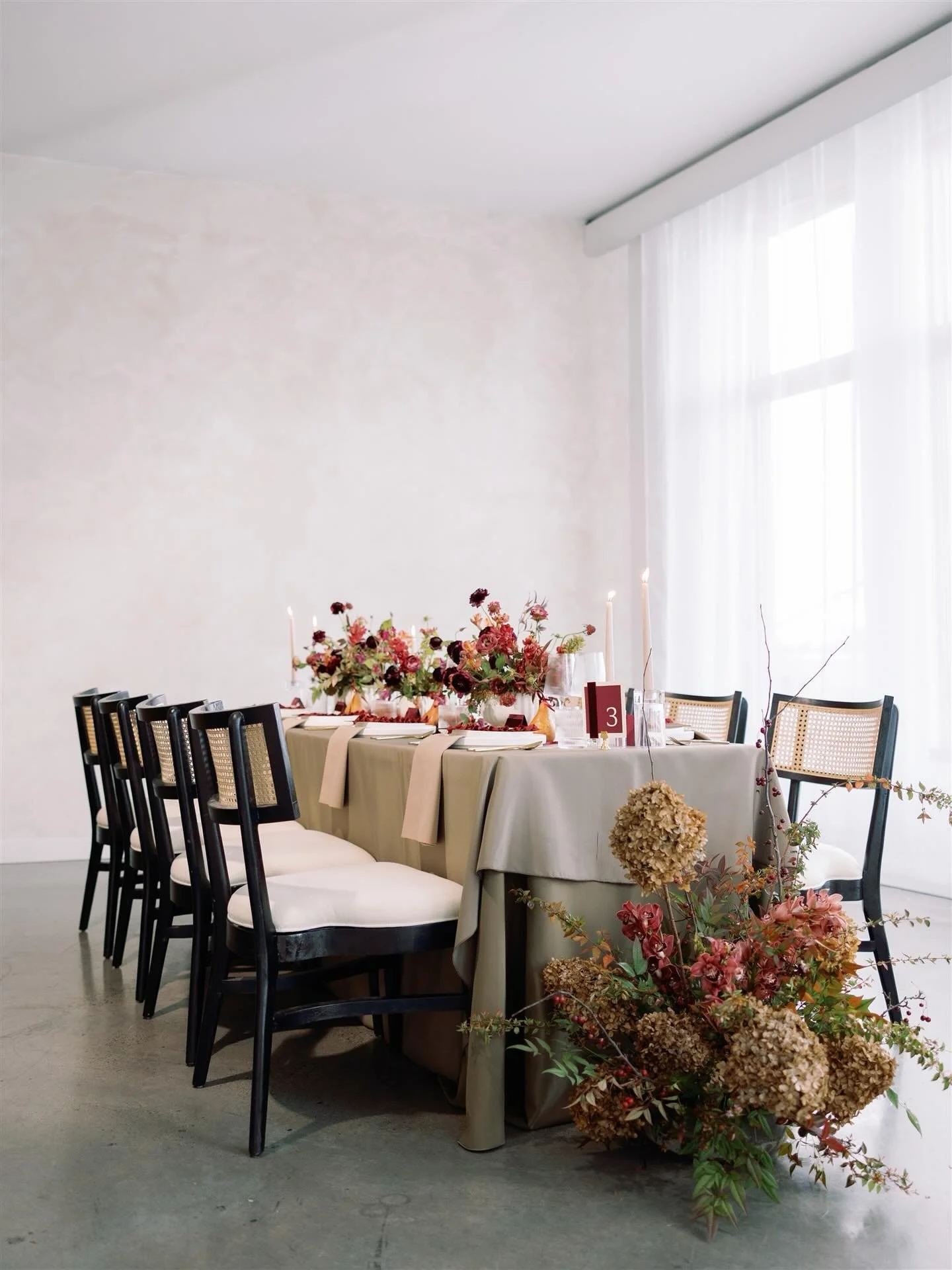 just the right mix of modern &amp; classic at the lovely @hopelightstudio and will forever swoon over these @ardeneventcollective verone chairs.