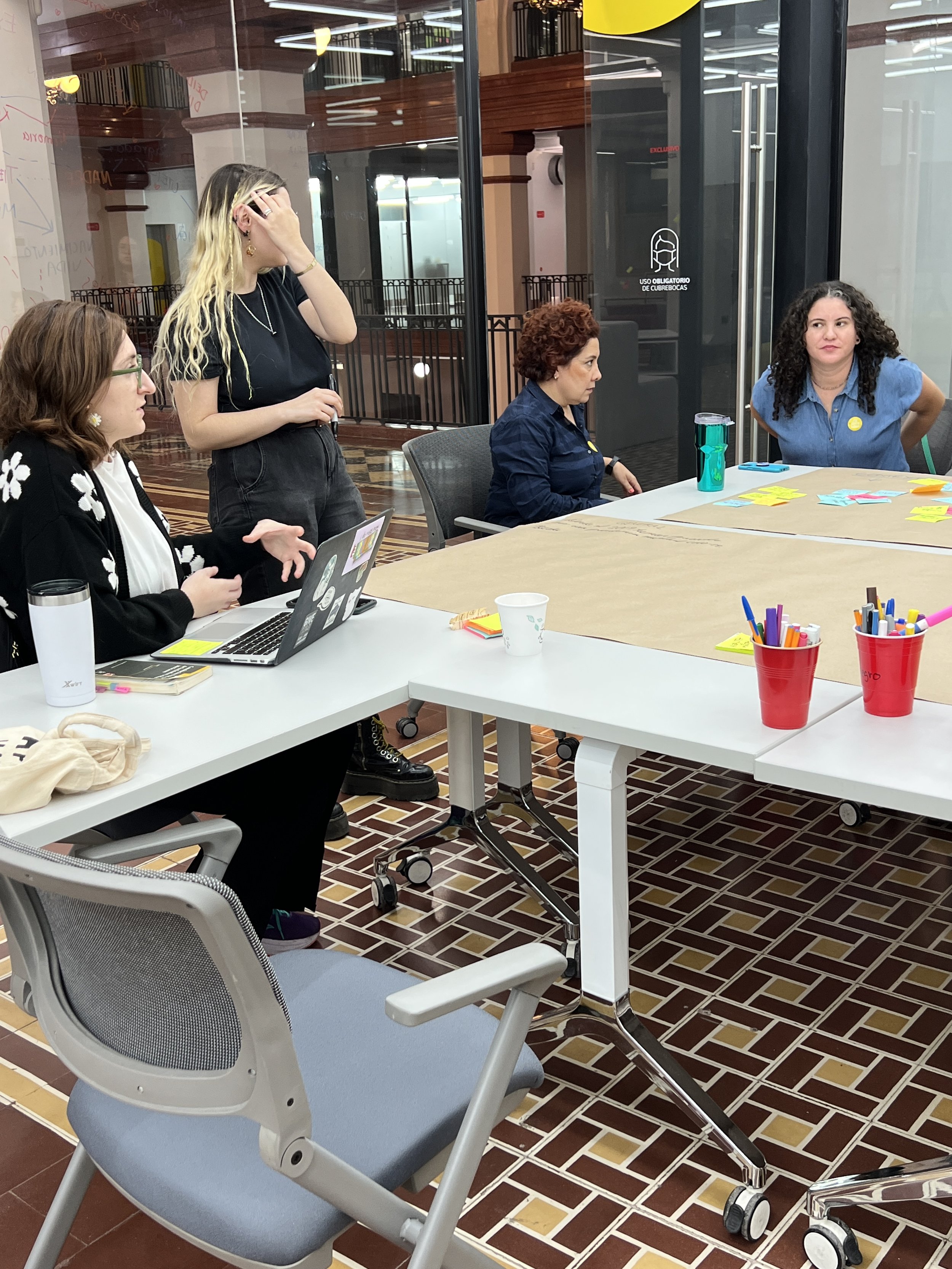 Discussing and documenting manifesto content