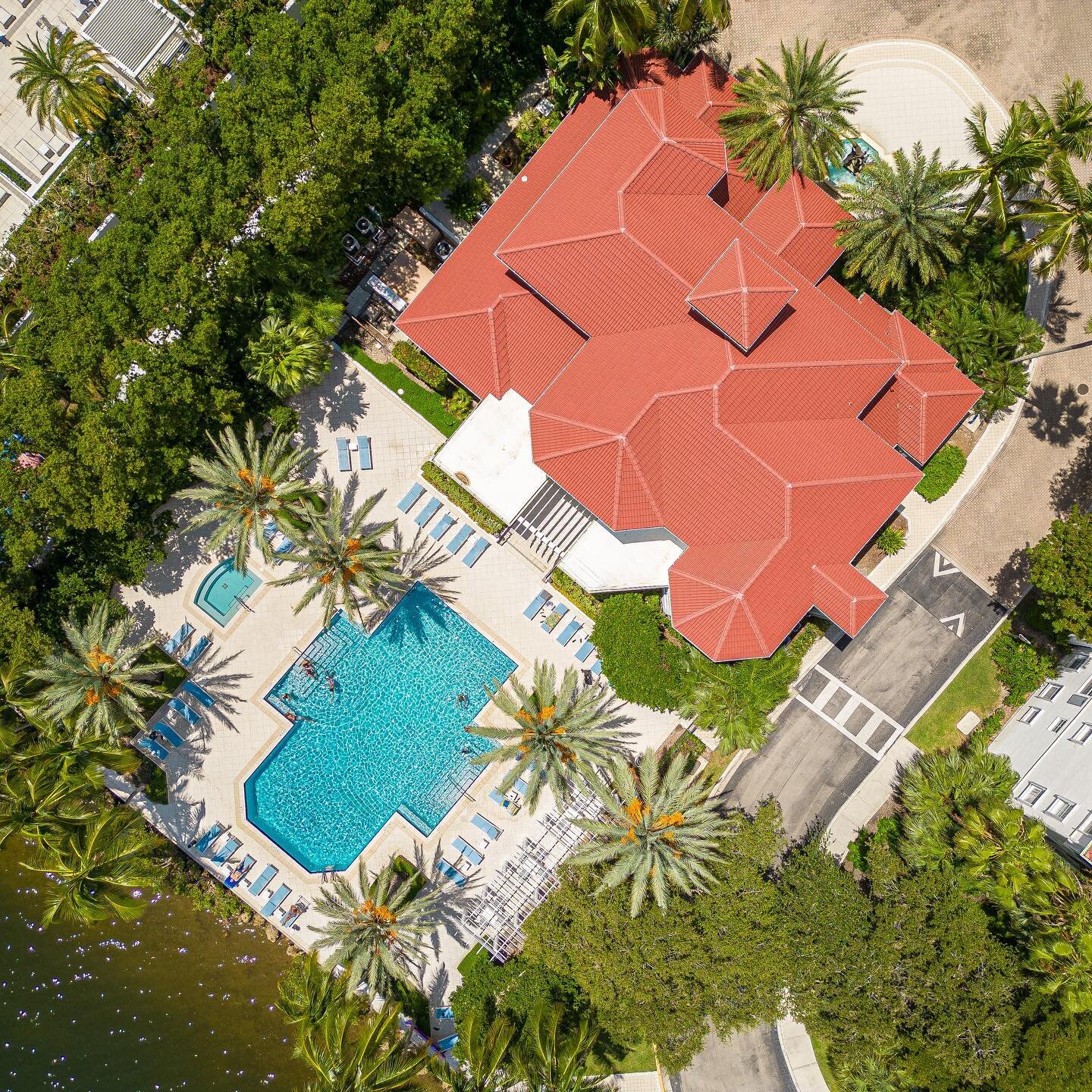 Village by the Bay drone photography. Selling or renting? We have the right photography solution for you!
.
.
.
#villagebythebay #realestate #realtor #aventura #florida #aventurafl #aventuramall #realestatephotography #drone #dronephotography #aerial