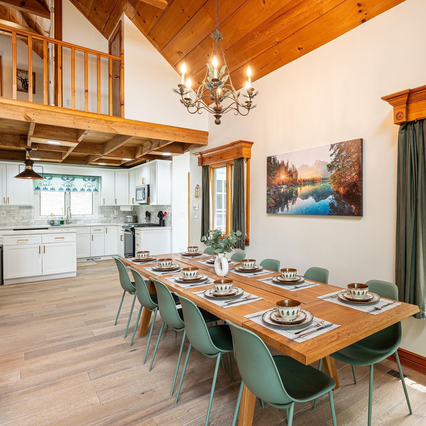 Lake cabin in Blairsville, GA. Do you have a beach house or a mountain cabin? No problem, we can do both.
.
.
.
#cabin #blairsville #georgia #lakelife #mountains #realestate #realestatephotography #airbnb #airbnbphotographer