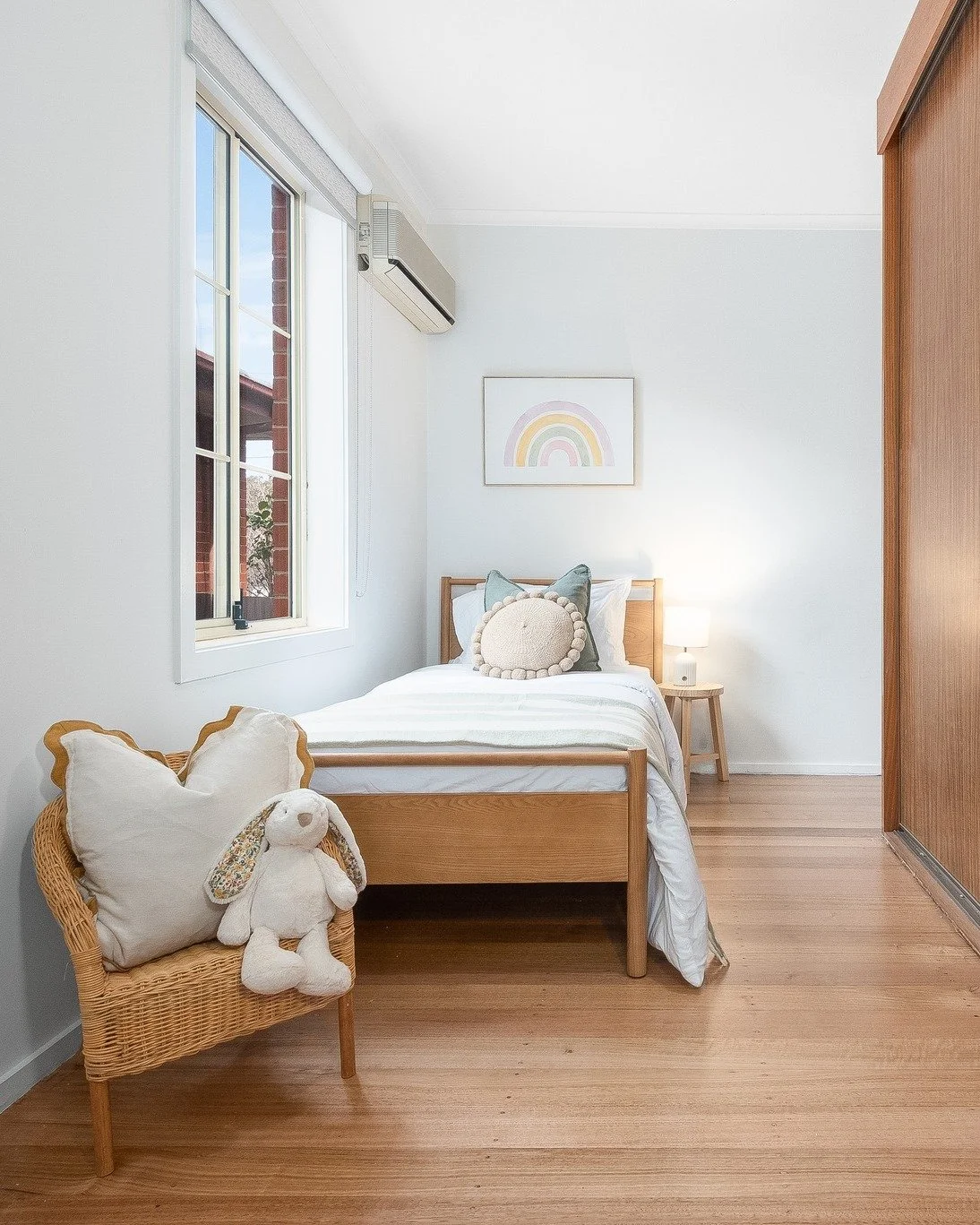 Cute kids room, highlighting the functionality and possibility of this small space 🐰