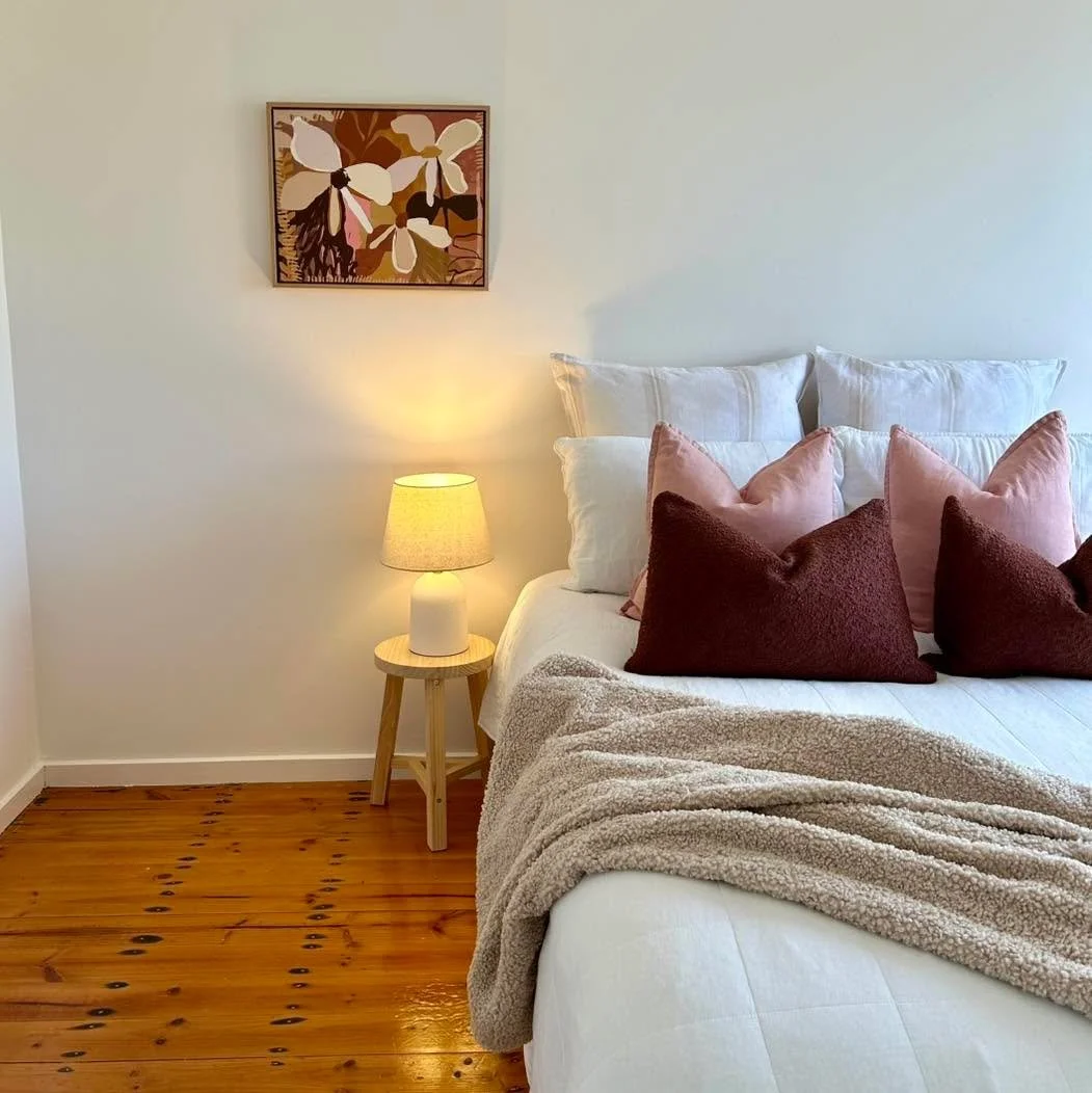 A cosy mix of warm browns and rosy pinks&hellip; and a little Christmas sparkle creeping in 🤎🩷✨