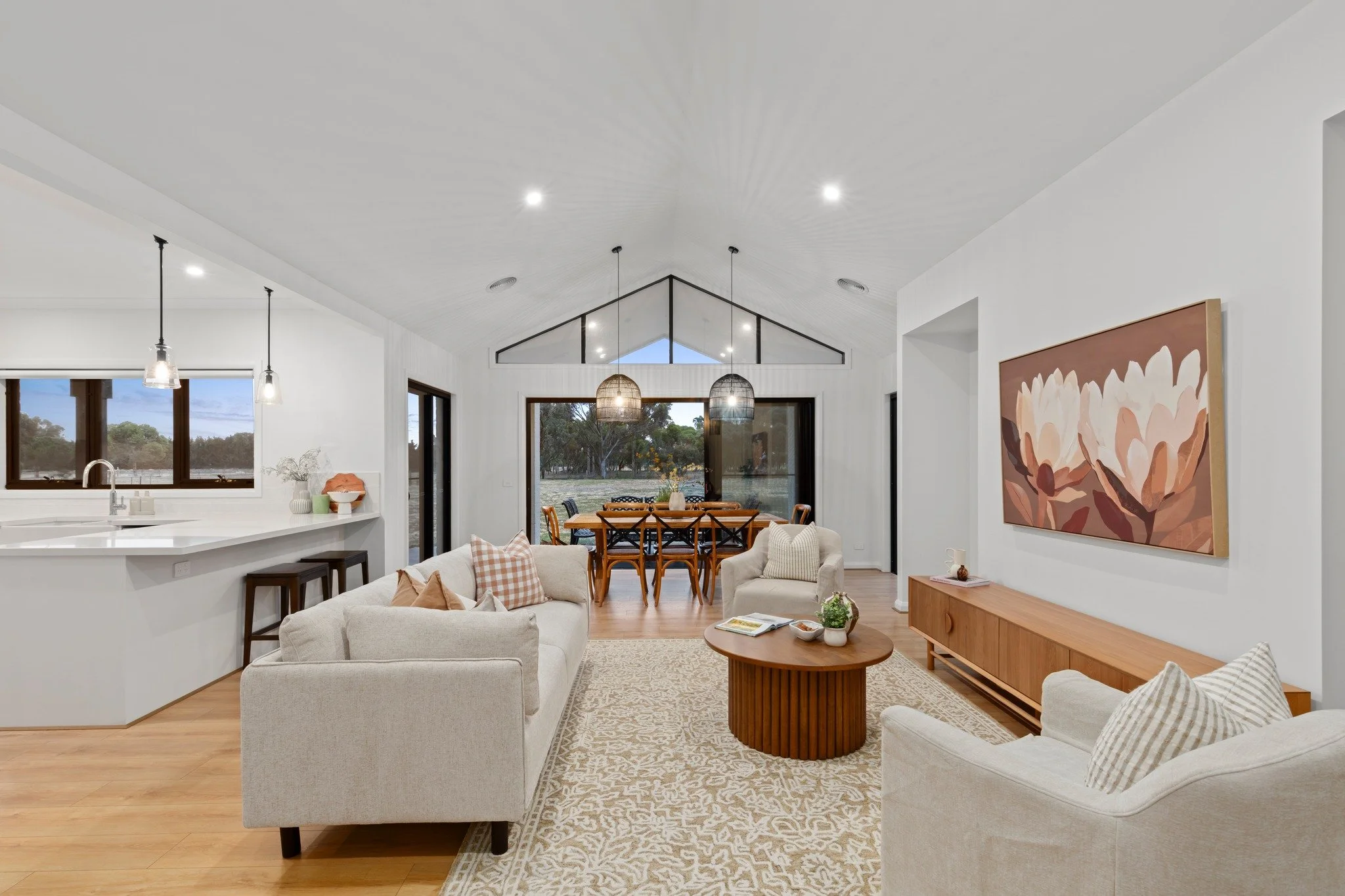 Lifestyle living at its finest in Bannockburn. We loved working with this beautiful property, highlighting the landscape with our styling selections 🤎