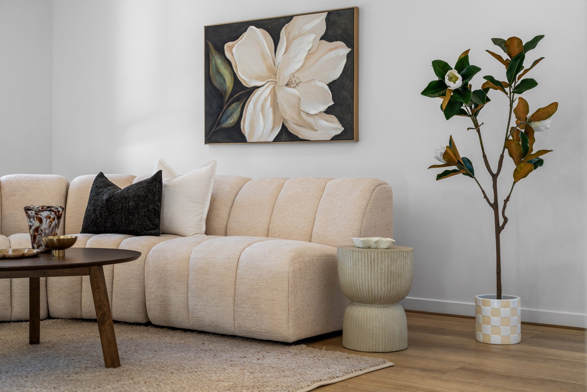 Magnolias stealing the spotlight in our latest install 🤍✨ Soft petals, sculptural lines, and a space that speaks for itself.

We&rsquo;re especially obsessed with our new modular sofa, the latest addition to the range and already a firm favourite. E
