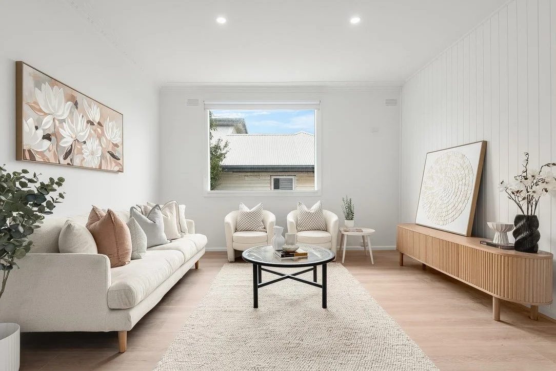 In styling your home ahead of campaign, one thing we focus on is getting the scale right. 
Pieces that ground the room, while still leaving space to move. Paired seating helps create balance, and softer shapes keep it from feeling too structured.
It 