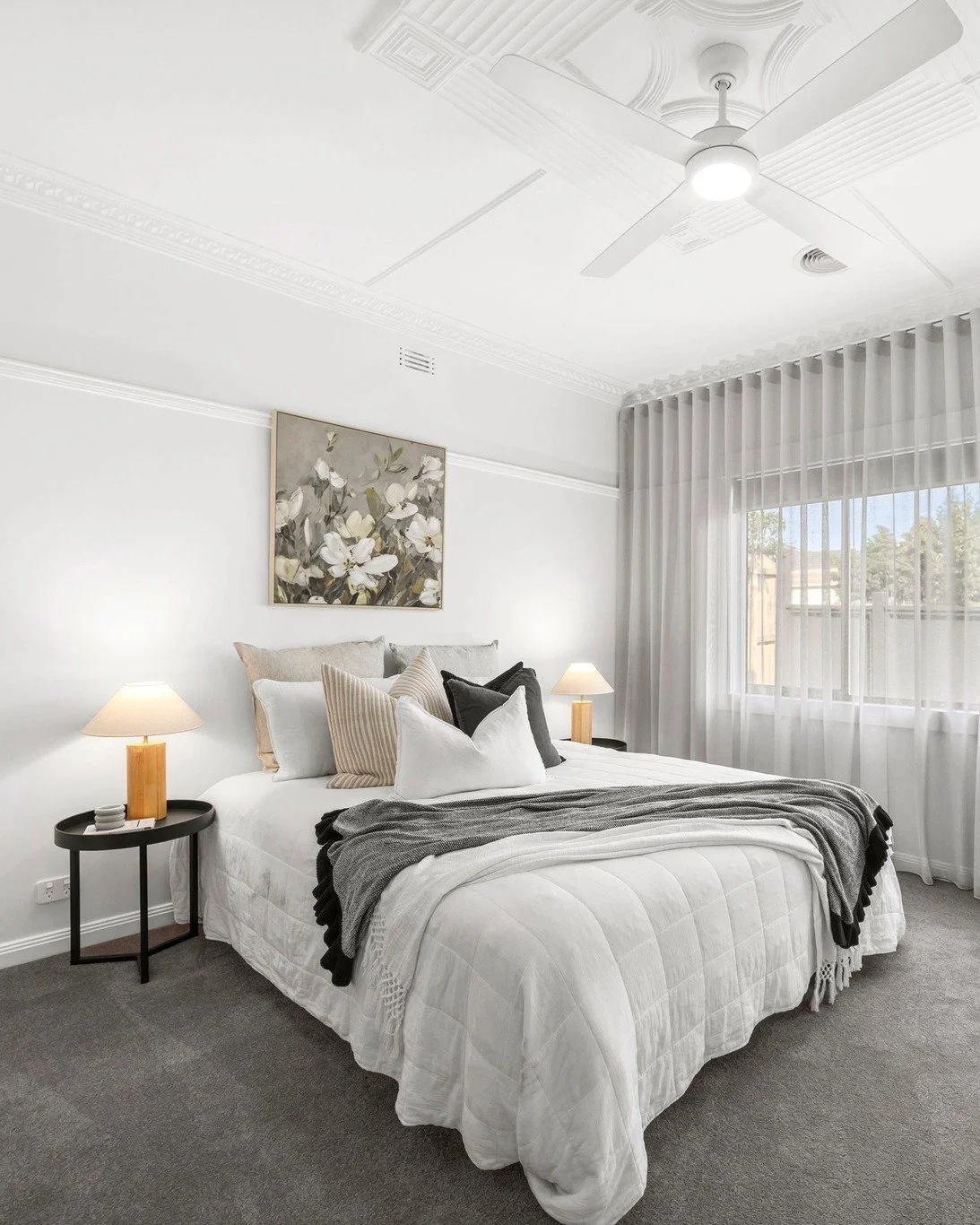 Dreamy bedroom moment 🖤✨
In a palette of whites, blacks and greys, it&rsquo;s less about adding colour and more about texture, contrast, and mood lighting.
Soft layered linens, a touch of black, and warm light that shifts from day to night.
Calm. El