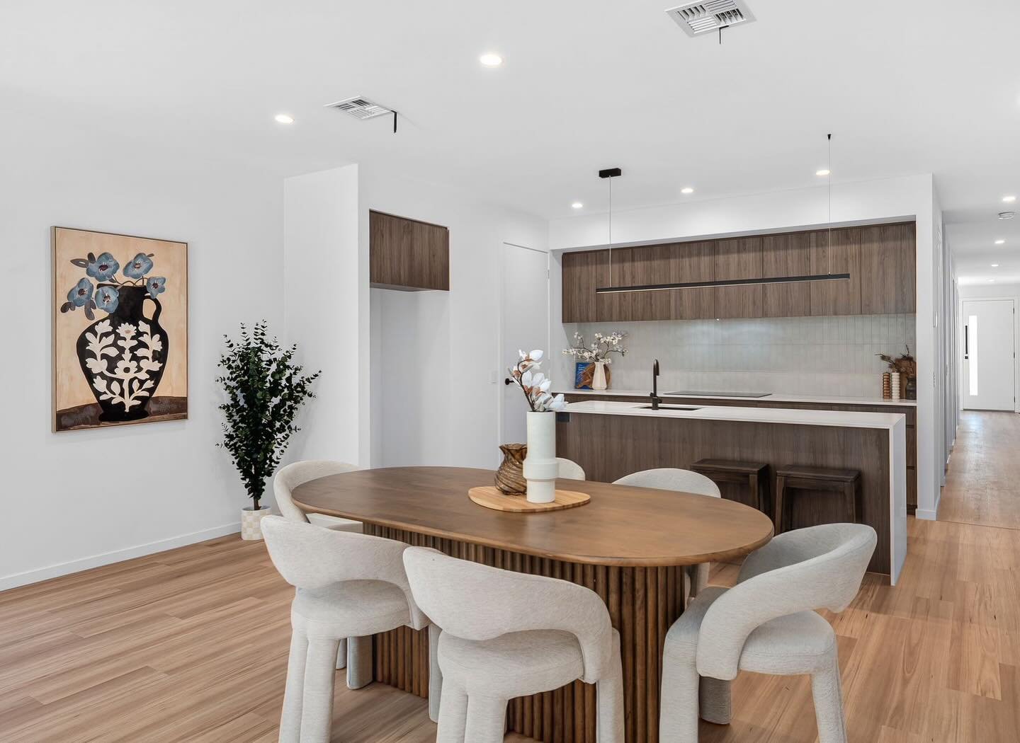 Loved working with this walnut kitchen in Highton last week. I think these dining chairs have jumped straight to the top of our favourites list for the new season 🫶🏼