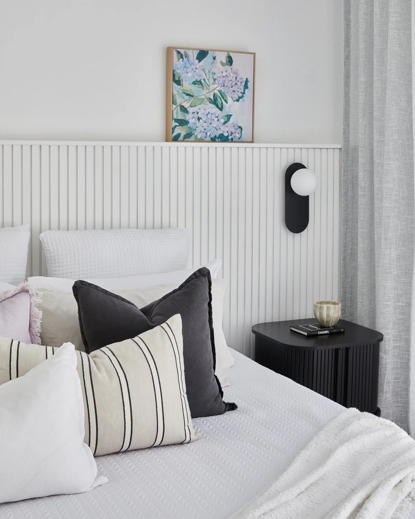 It&rsquo;s the finishing touches that makes the difference 🤍
Cushions, throws, and simple bedside styling, pulled together to create a space that feels considered, calm, and ready for market.
Subtle, but impactful.
#styleiskey #propertystyling #styl
