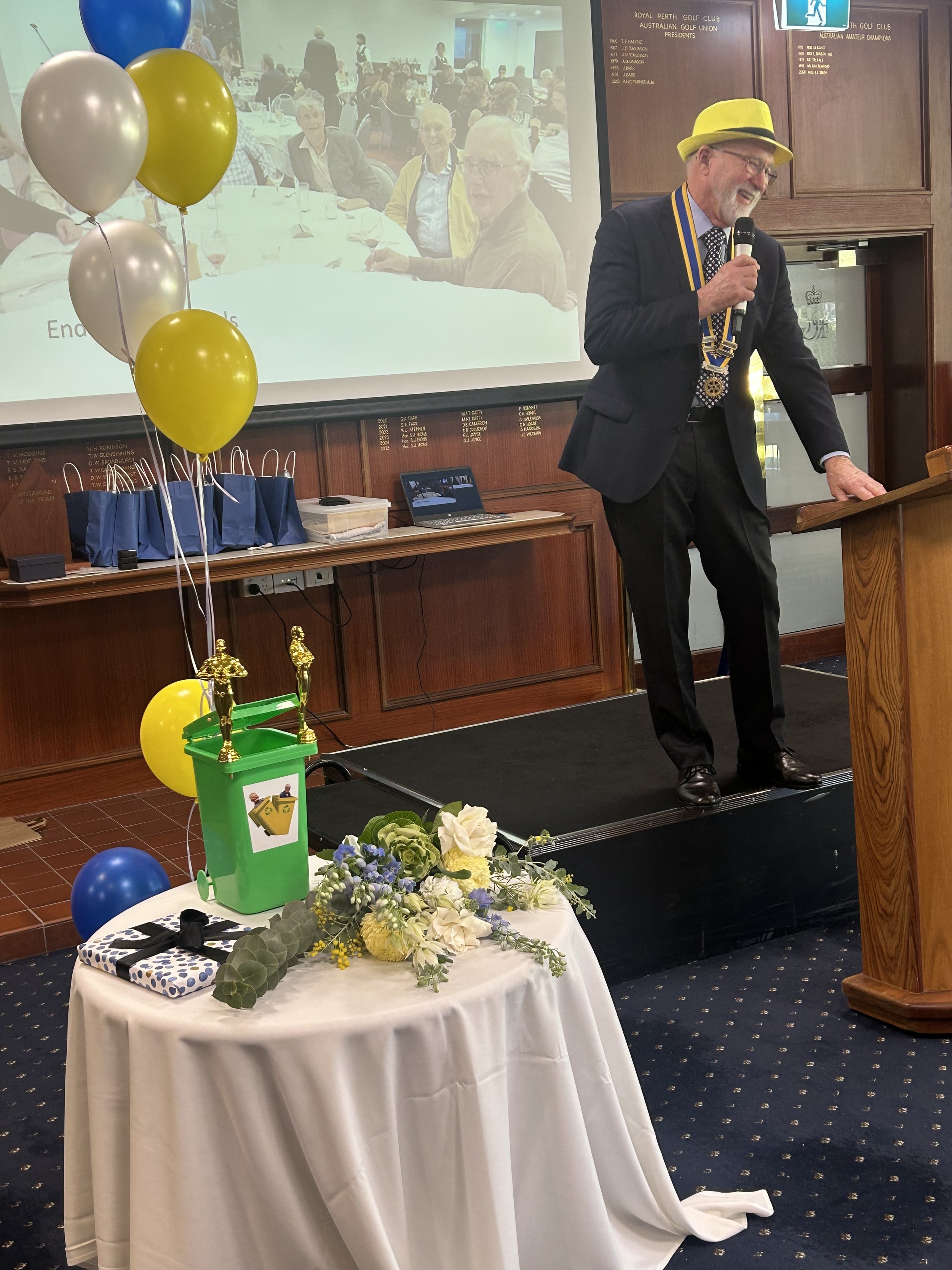 Outgoing President Kelly kicks off the awards