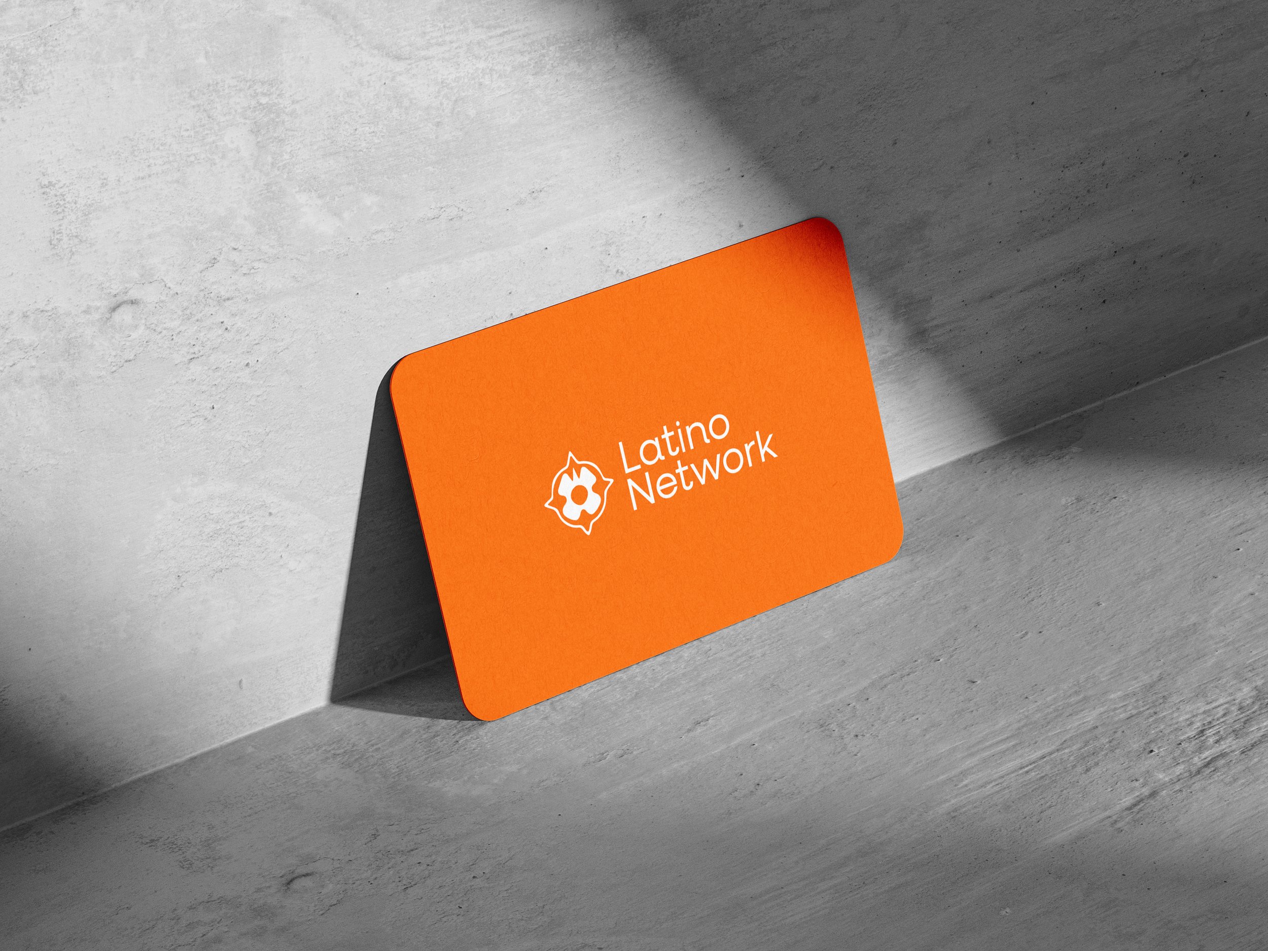 Free_Round_Business_Card_Mockup_3.jpg