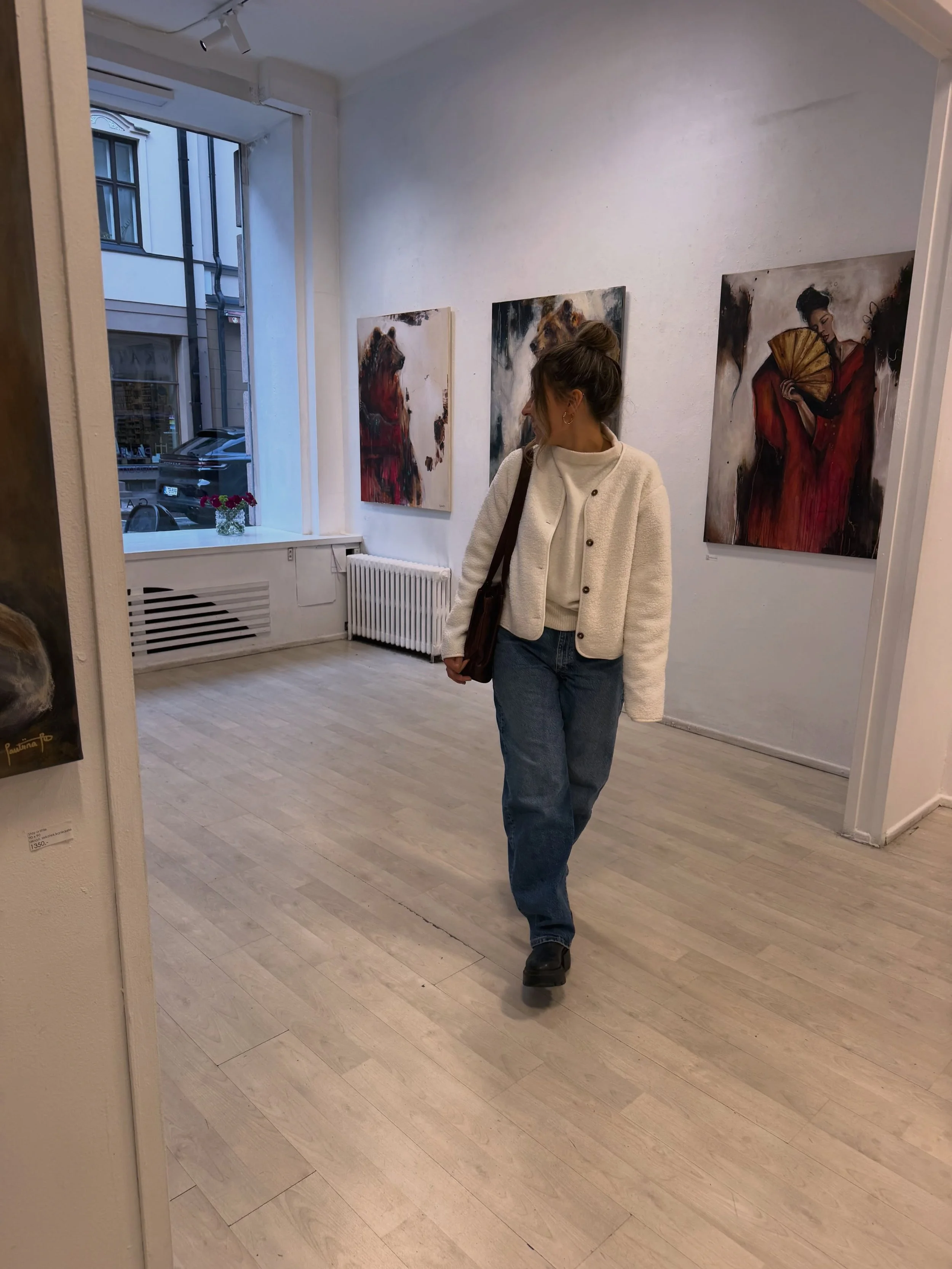 A little gallery visit over the weekend ✨

Time flies and just a few more days to visit!
Tied&auml;n sen olleen at @galleria4kuus On view until October 23.

Go and take a look if you&rsquo;re around 🫶🏼

Tue 10&ndash;16 Wed&ndash;Fri 11&ndash;17 Sat