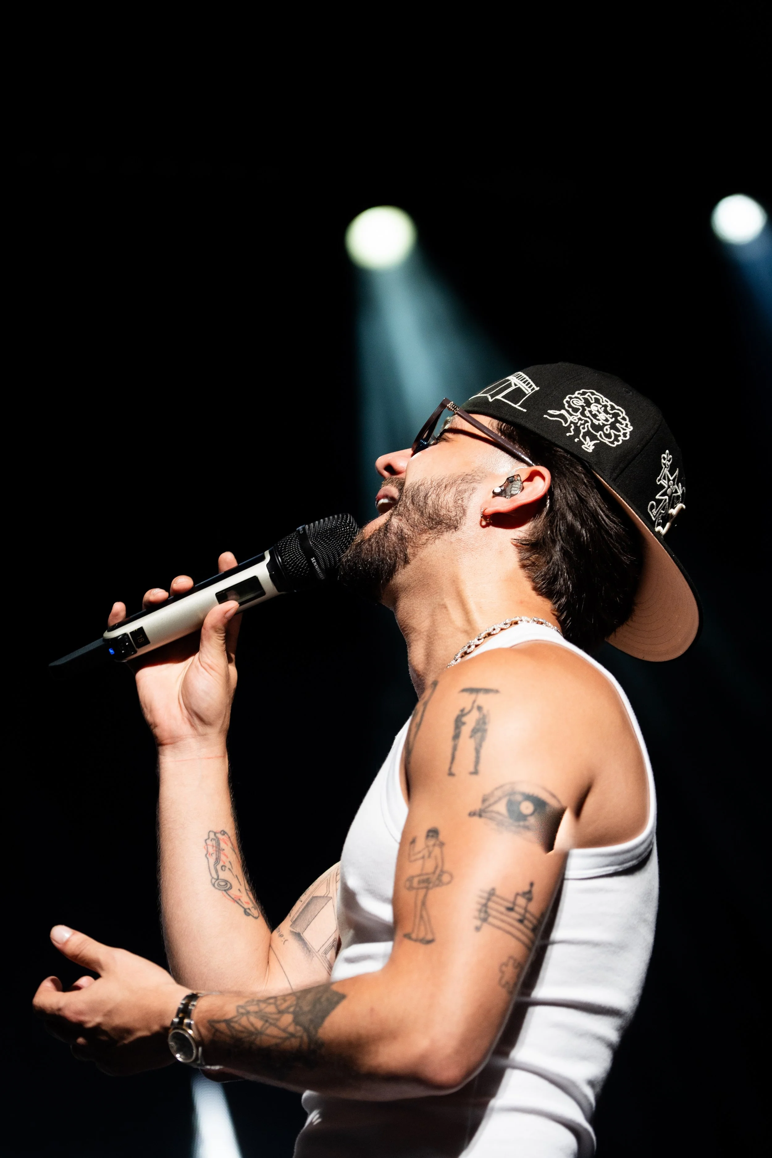 MORA Electrifies Los Angeles With His “Lo Mismo De Siempre U.S Tour” 