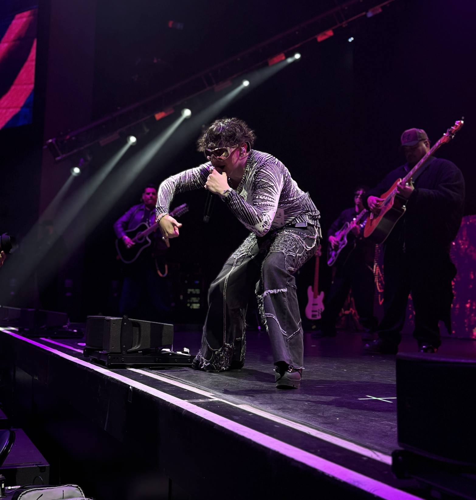 Xavi Enciende X-Tour Los Angeles Show: Un Sold Out Lleno de Voz, Corazón y Juventud (Recap)