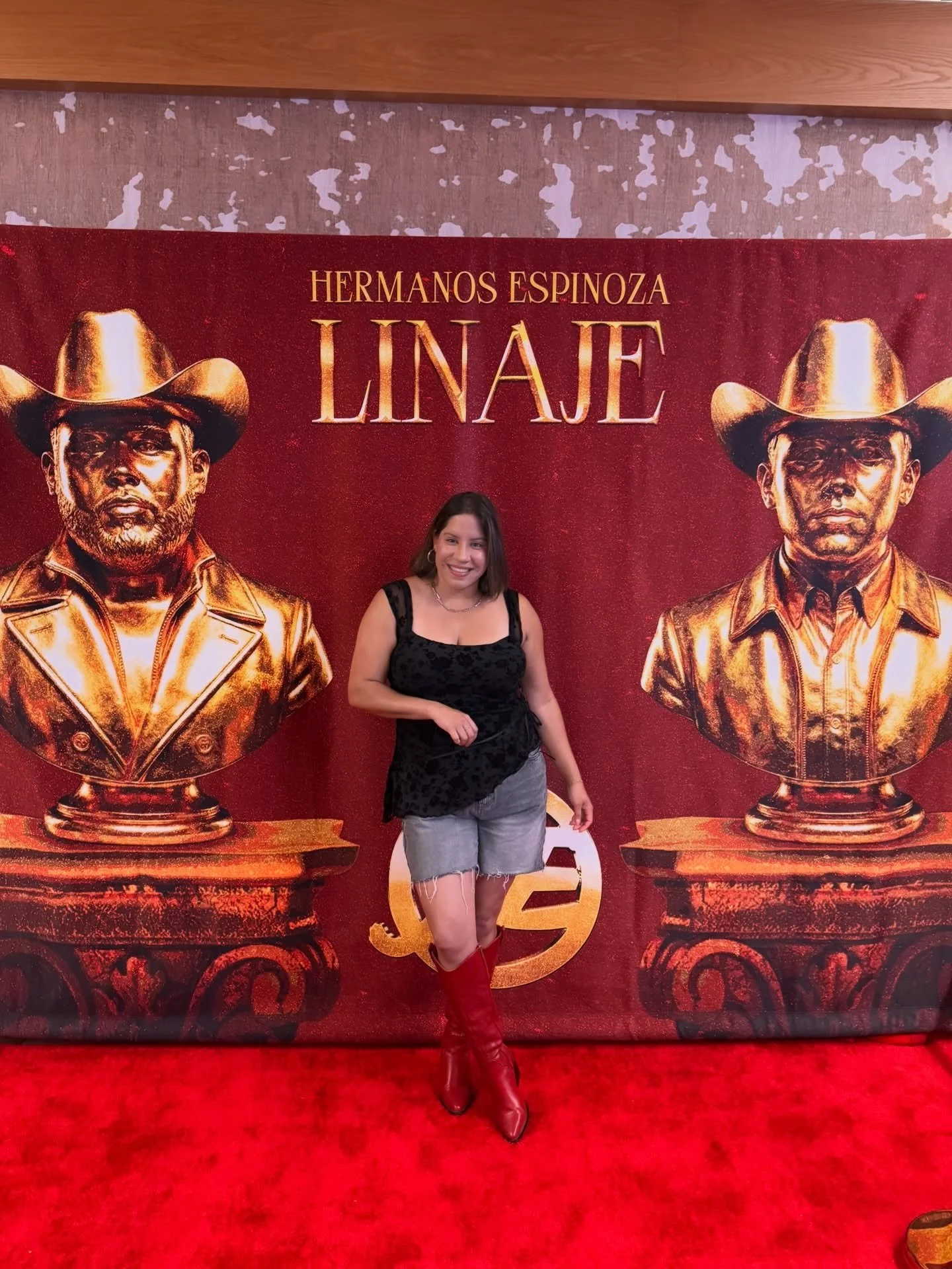 From being a fan to interviewing Hermanos Espinoza 🤞🏽 I&rsquo;ve been rooting for them since I discovered their music in 2024, so our conversation was special. Our interview drops today at Noon on YouTube: @LupeLLerenas 📲🎶🎤 @hnosespinoza @leonel