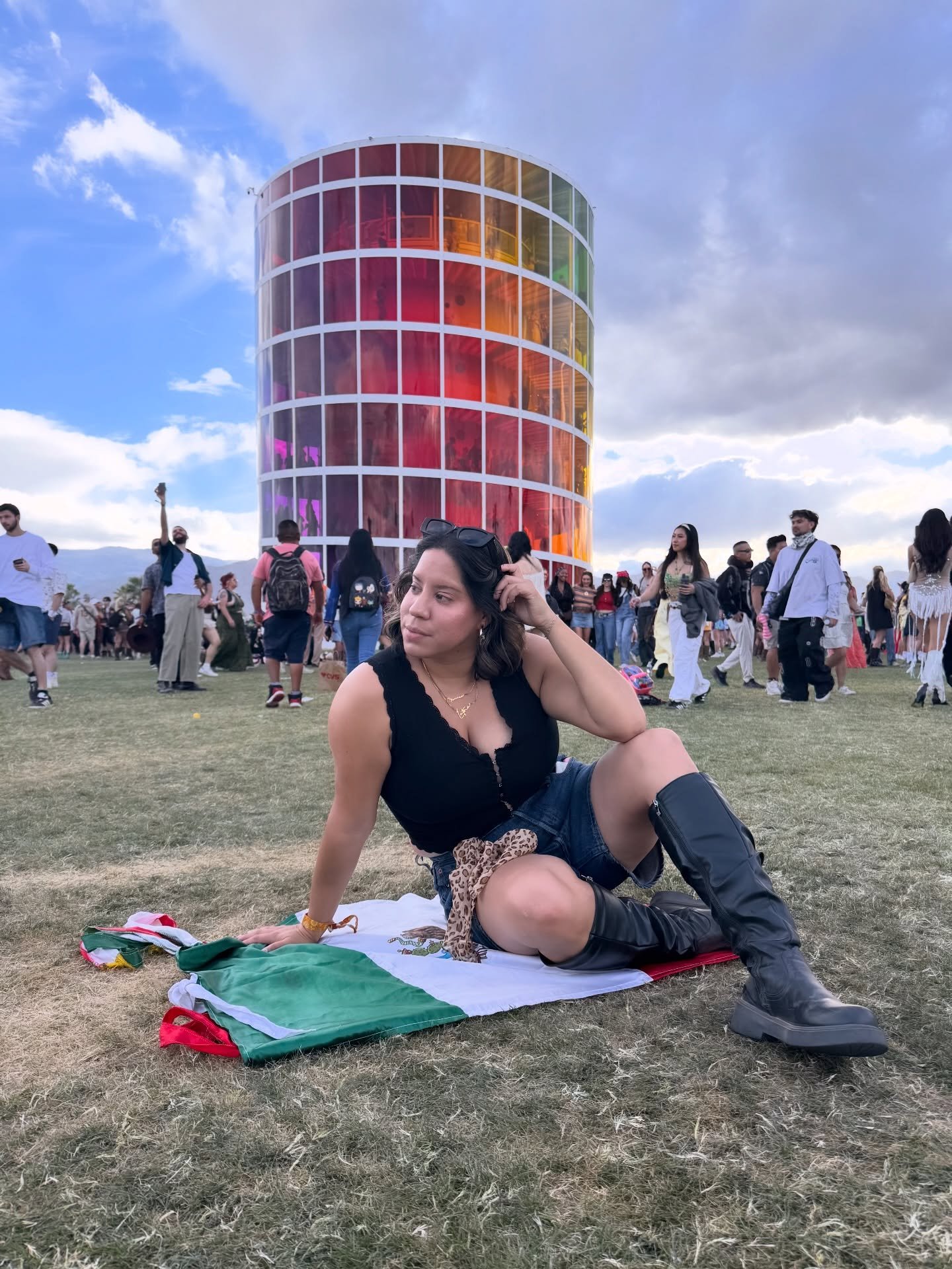 Coachella through my eyes 🫶🏽 My first time, the music, the people, the moments in between&hellip; Just good energy and a love for music 🎶 Safe to say, I&rsquo;ll be back @coachella! 

#coachella #coachella2026 #musicfestival #festivalvibes #festiv