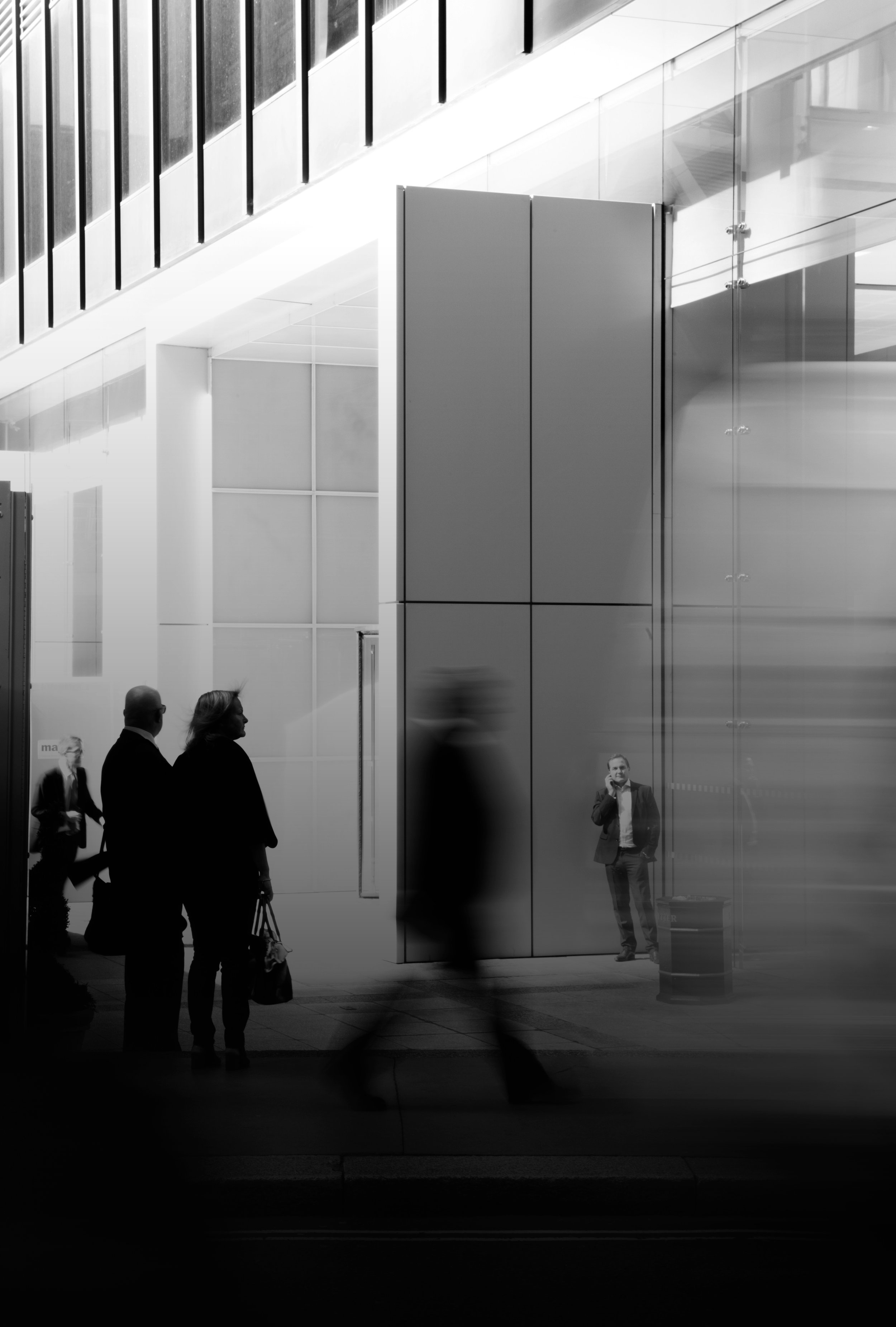 Vision stratégique et dynamique d’un quartier d'affaires moderne, illustrant l’optimisation des processus business, la croissance d'entreprise et le consulting marketing certifié pour les structures professionnelles en Suisse et à l'international.