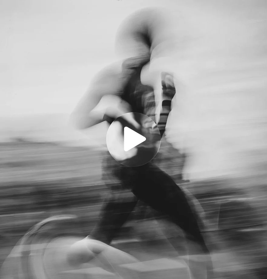 Vue abstraite d'un coureur en pleine action, campagne vidéo Yverdon Ville Sportive par Loris Stäubli