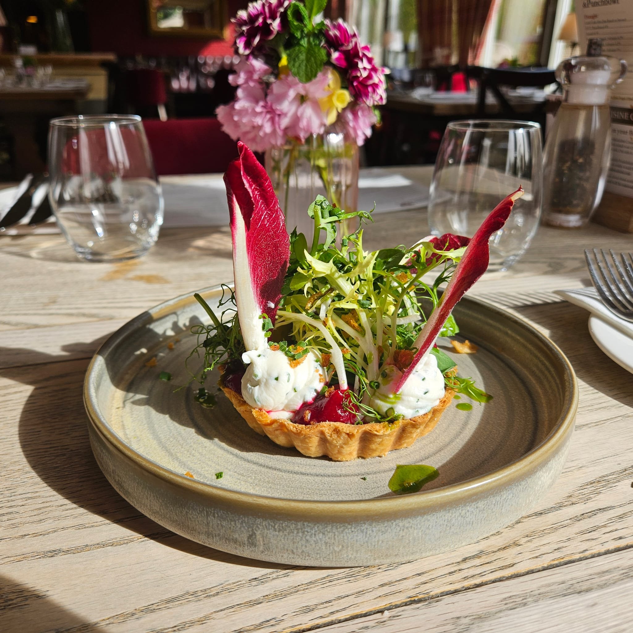 A taster of our new spring menu - coming soon 👑

🌱 Goats' cheese and pickled beetroot tart with endive.
🌱 Asparagus with crispy poached egg and truffled hollandaise.

#springmenu #crownandpunchbowl #comingsoon