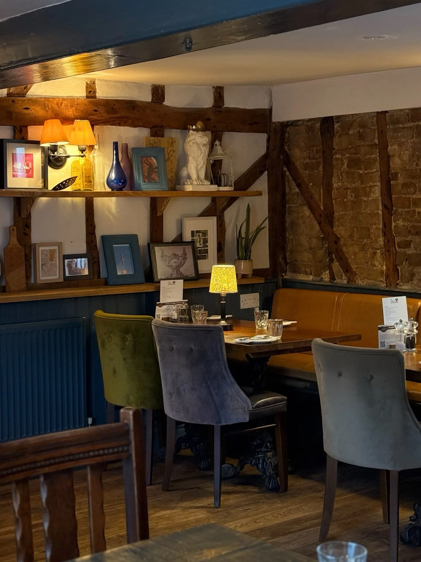 There&rsquo;s something special about an evening spent in a cosy pub 🍂

A friendly face to welcome you, good food to enjoy and a relaxed atmosphere that makes you feel right at home. The perfect place to slow down, settle in and enjoy the evening.

