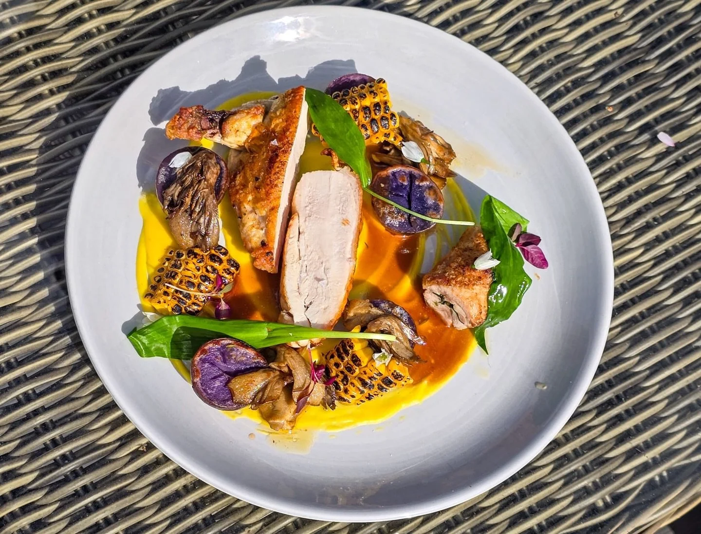 Foraging season means seasonal specials 🌱 Pan fried chicken, sweetcorn, purple potatoes, wild garlic, hen of the woods and truffle jus. 

#wildgarlic #theroyaloak #foraging #cambridgeshire