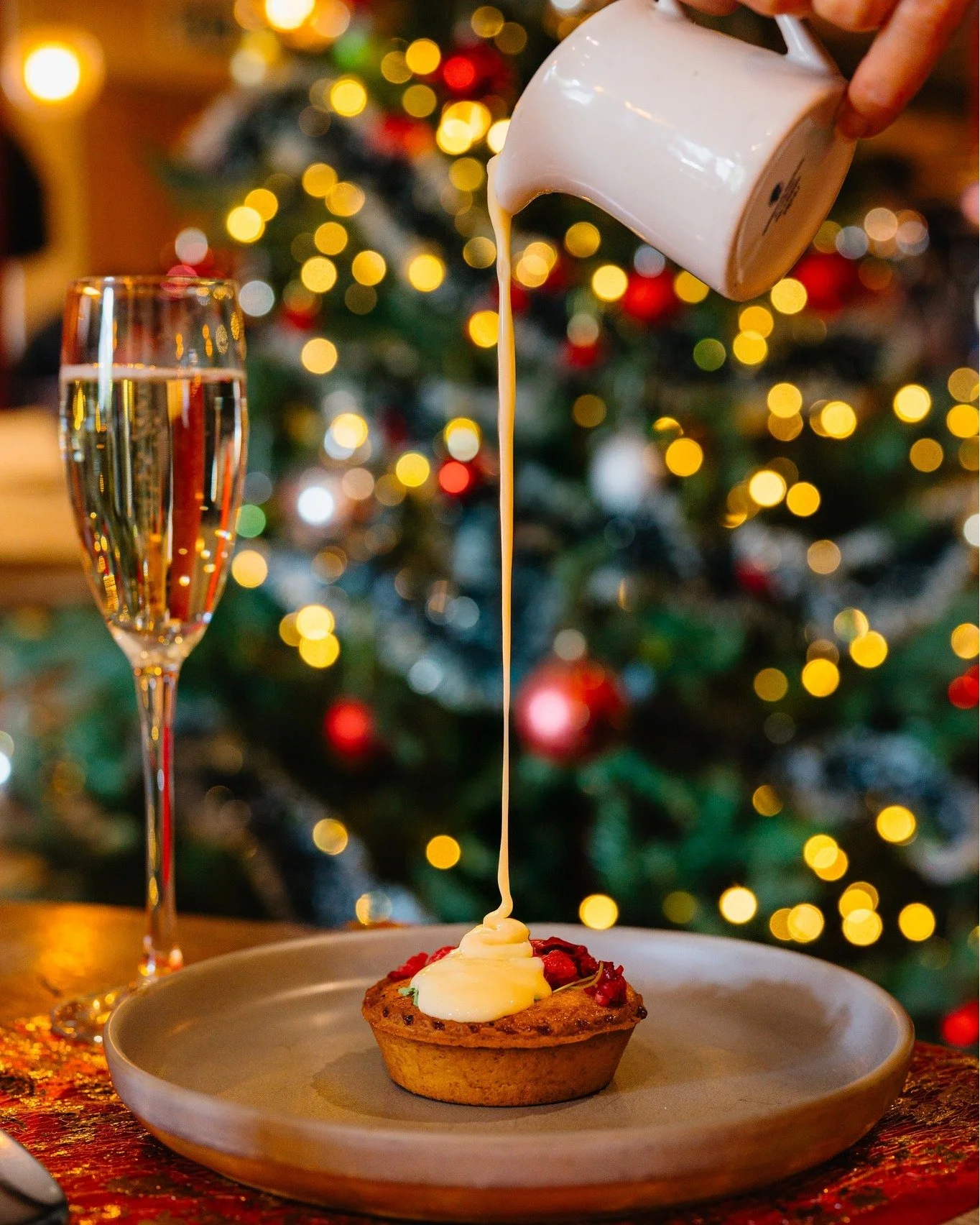 🎄 Takeaway Christmas Lunch at The Royal Oak 🎄

Christmas at home, without all the cooking!

Enjoy a proper Christmas lunch, all packed and ready for you to enjoy in the comfort of your own home. 

We know that sometimes you simply want to be at hom