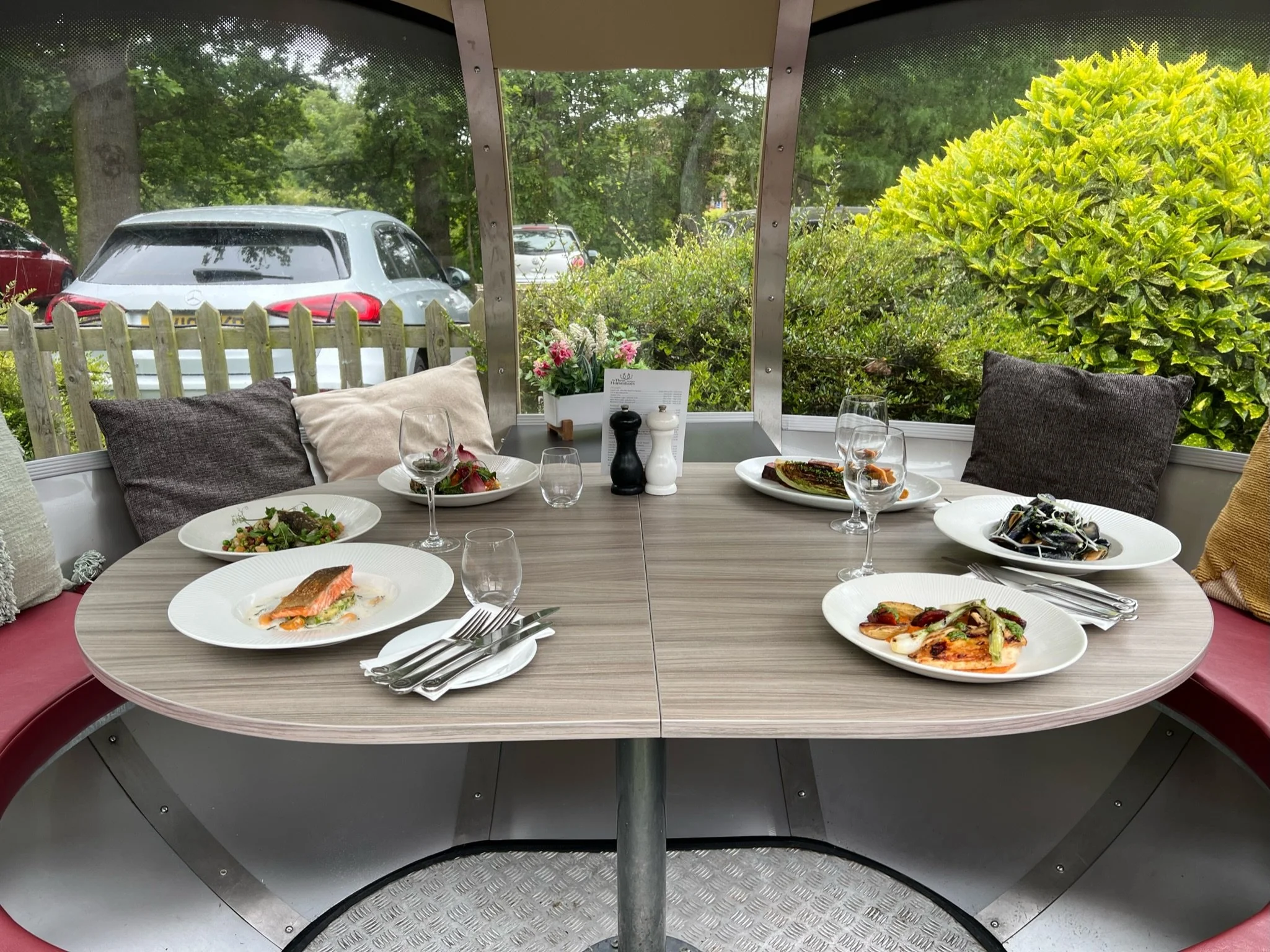 Outdoor Pod Dining The Three Horseshoes, Madingley