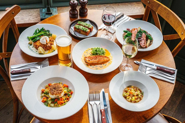 Delicious Food with Fresh Ingredients - Menu | The Three Horseshoes