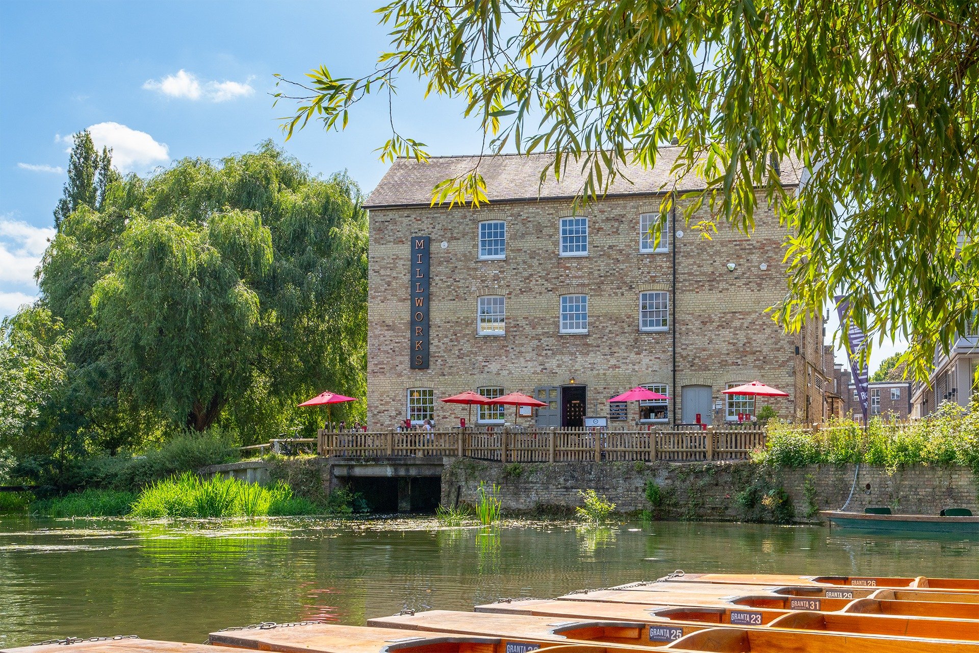 We know just the spot...

Our Millpond location makes Millworks ideal for lunch in the sun, followed by an ice cream from our hatch to stroll across the meadows into town. Weekend plans = sorted🍦☀️

#millworks #millpondcambridge #springdays