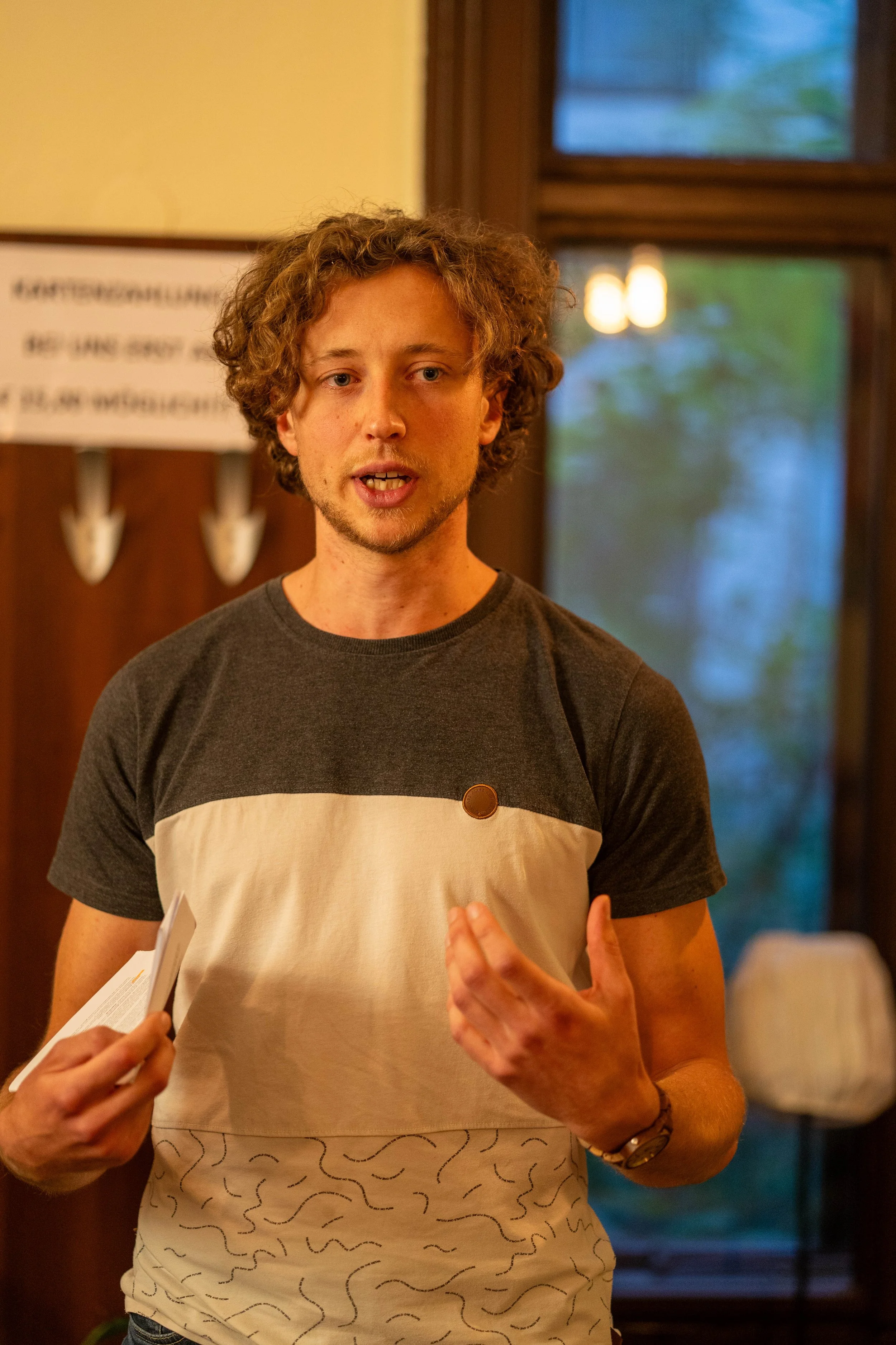 Vortragender beim Krisengespräch