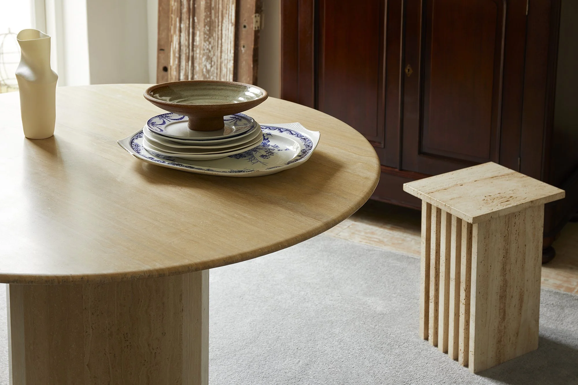 Lemon_Furniture_Lifestyle_Ashby_1300DIAx750H_Honed Travertine_ART1375NAT_02.jpg