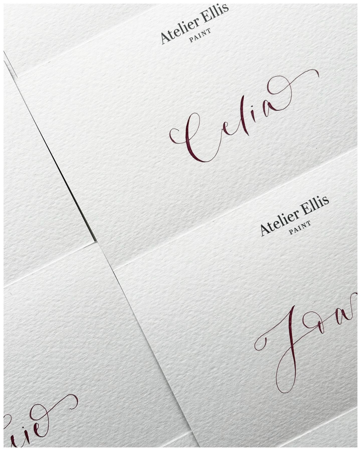 A pretty floral script for @atelier.ellis. I adore the Atelier Ellis aesthetic and was so happy to be asked to scribe for a dinner they hosted to celebrate early spring. The brief was to create a floriferous style that encapsulated feelings of unfurl