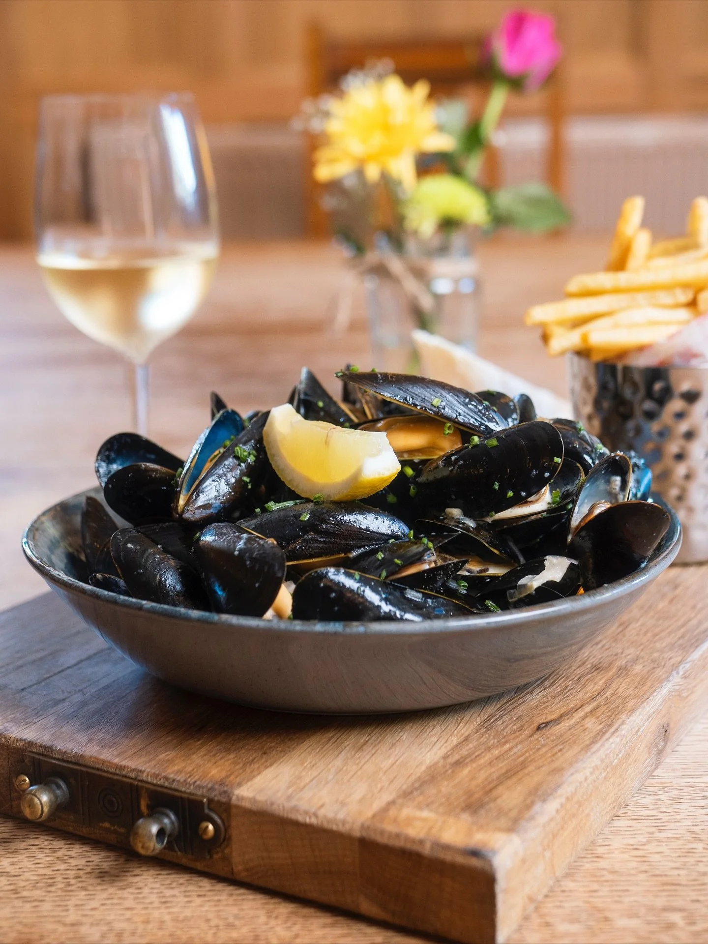 TONIGHT IS THE NIGHT!! 
We’ll be serving a delicious selection of West Country mussels 7 different ways:
Harbour Classic
Steamed in white wine, shallots, garlic & parsley
South Coast Cider
Creamy West Country cider sauce with leeks &