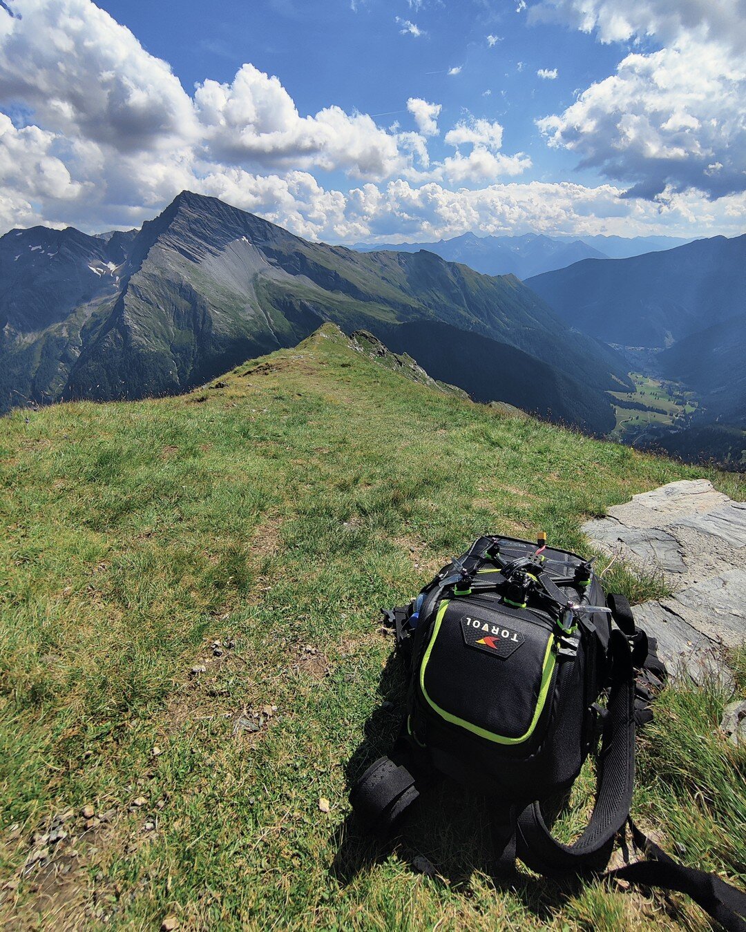 Ready to shoot some mountainridges 😍 

#fpv #fpvdrone #fpvpilot #dronevideo #filmaking #iflight #iflightgo #austria  #fpvquad #fpvlife #dronepilot